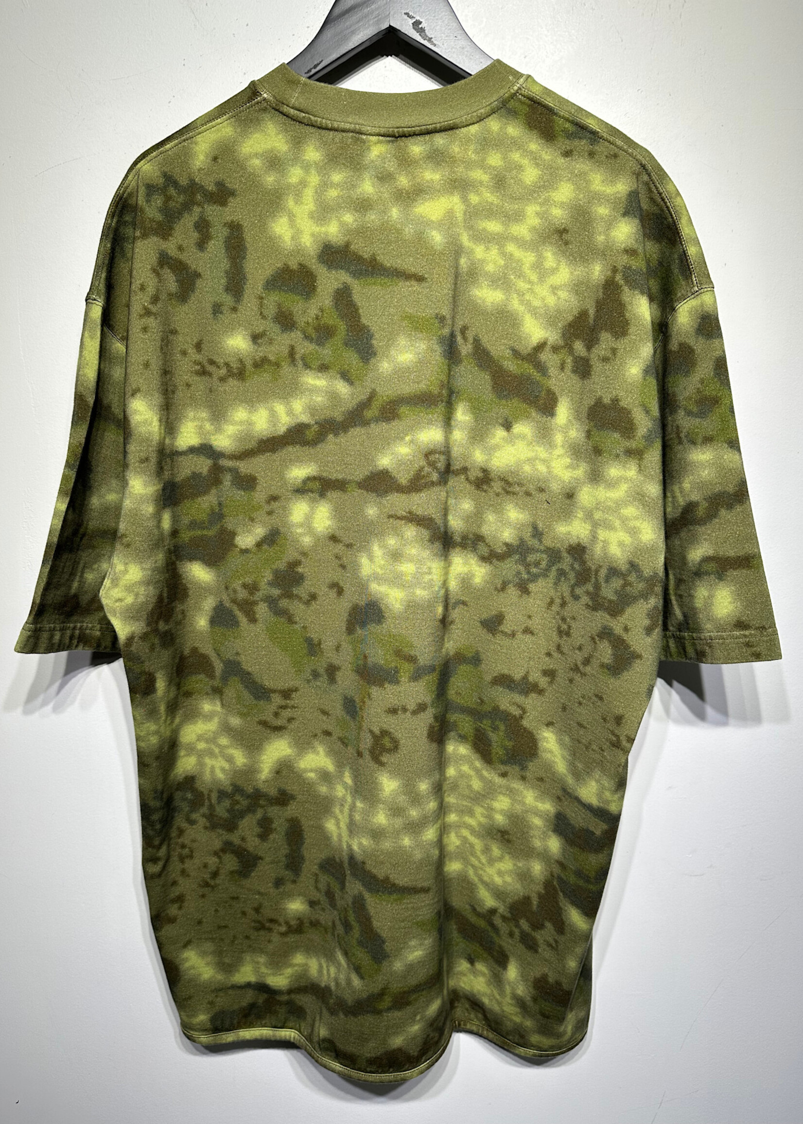 NWT YEEZY SEASON 3 CAMO TEE M (FITS XXL)