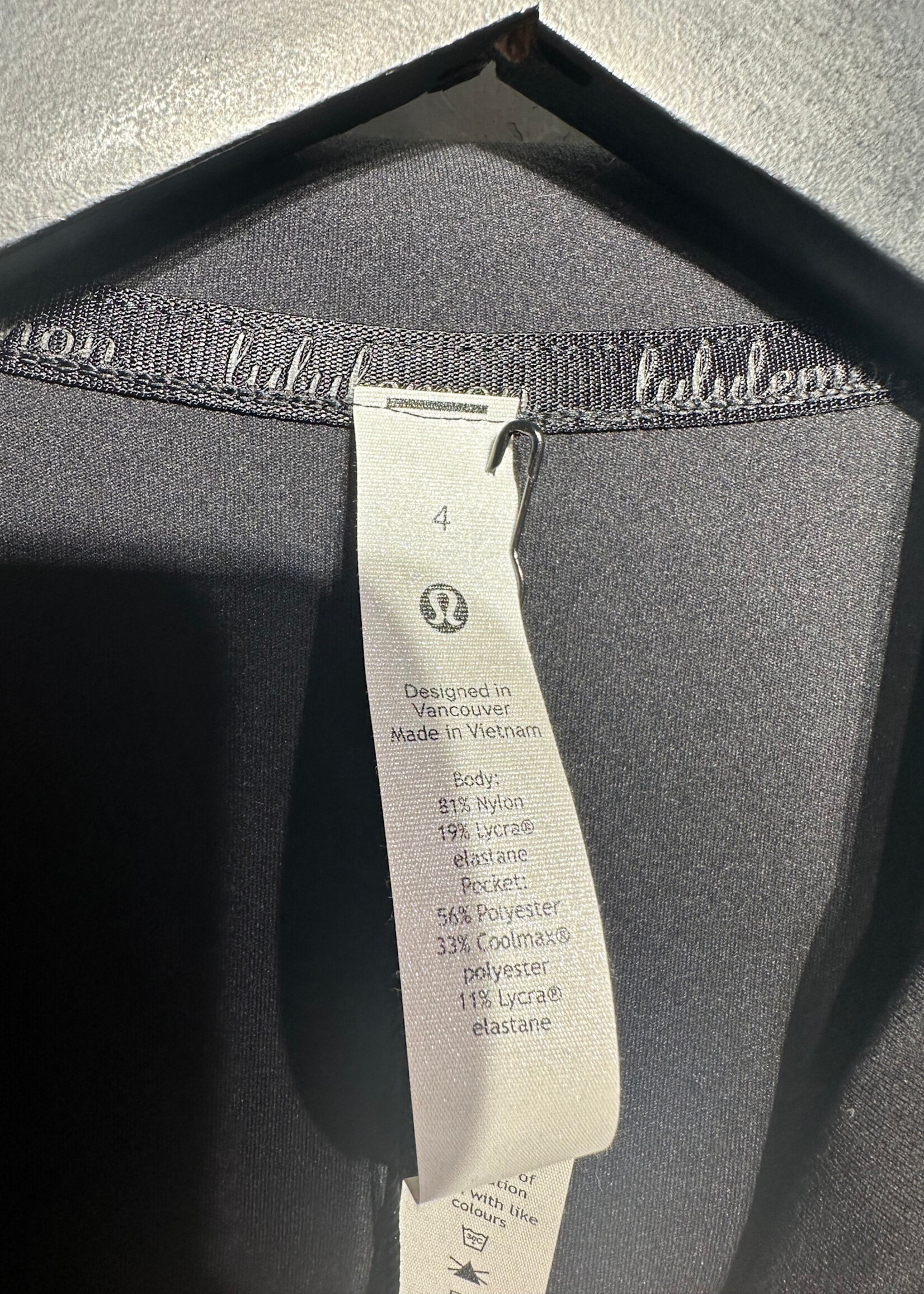 Lululemon All Black Hooded Workout Zip Up Fem M