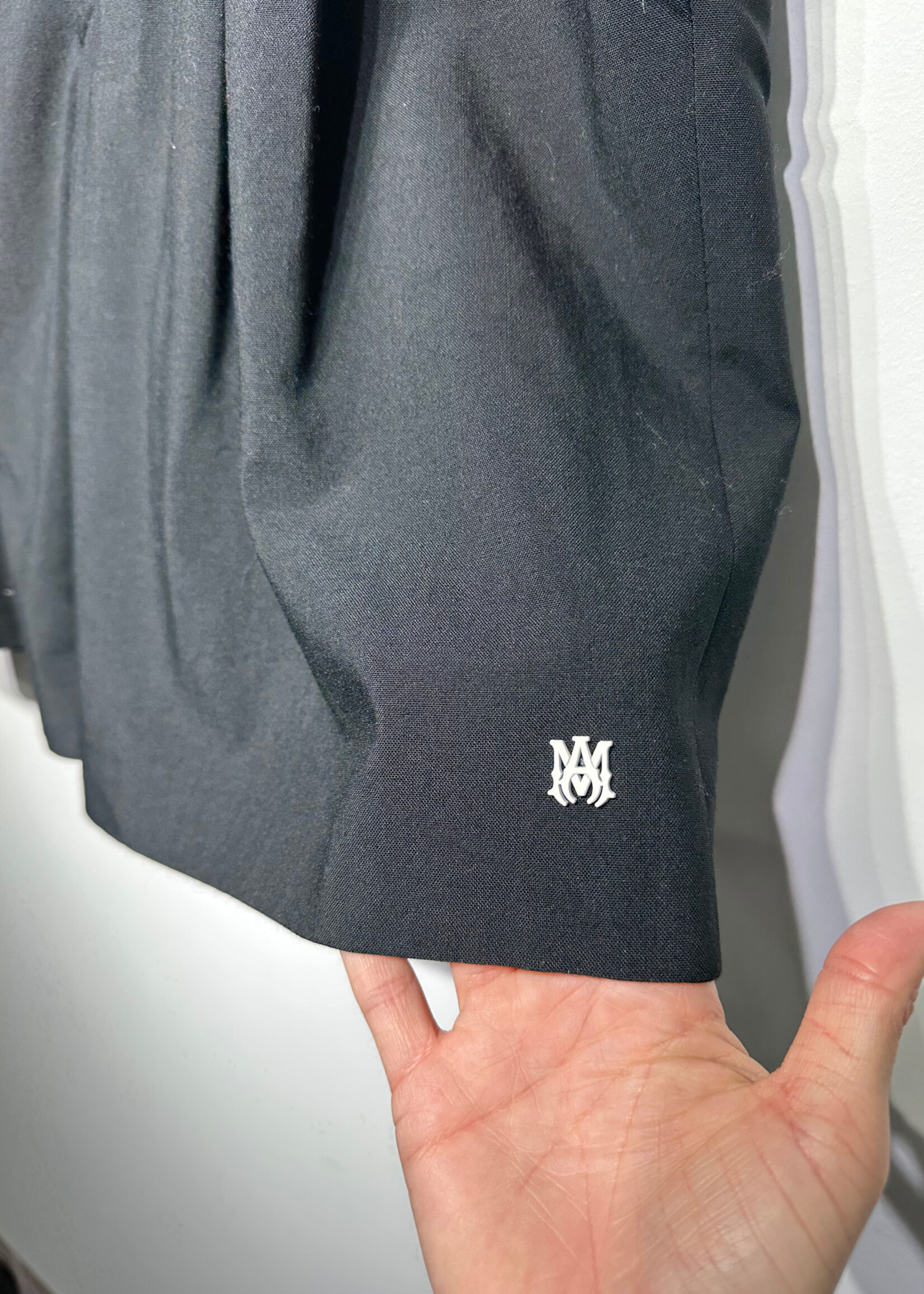 Amiri Black Pleated Shorts Masc 36