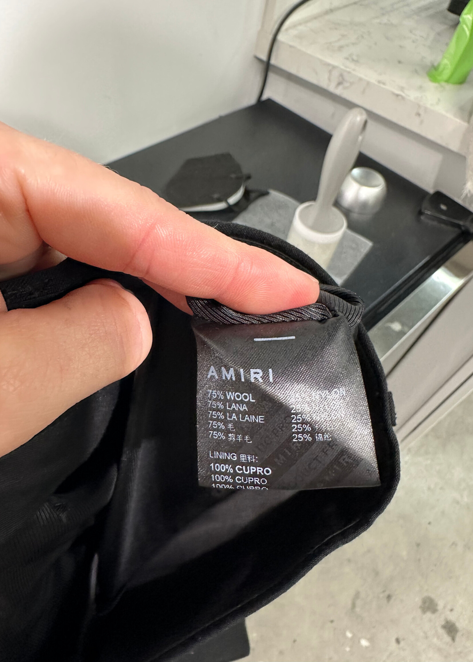 Amiri Black Pleated Shorts Masc 36