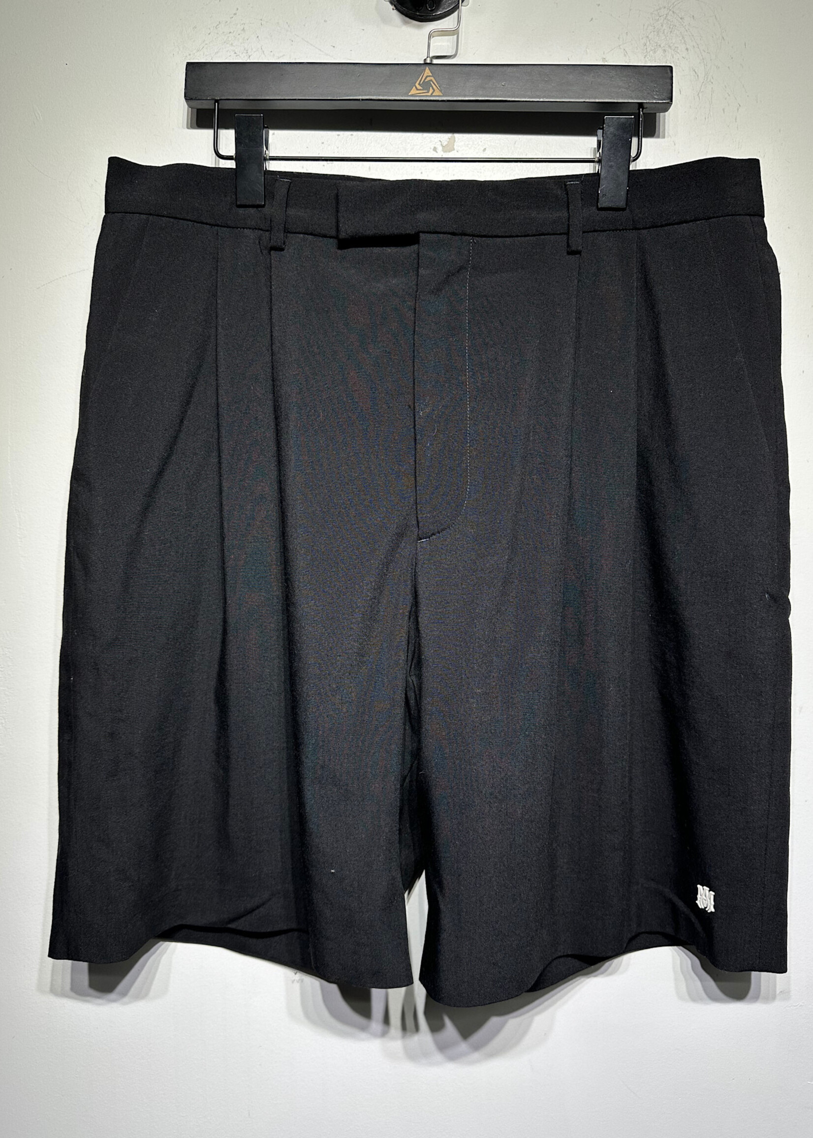 Amiri Black Pleated Shorts Masc 36