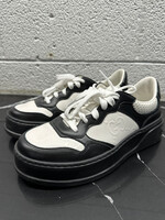 Gucci GG Embossed Leather Sneakers (Retail: $1010) Fem 8