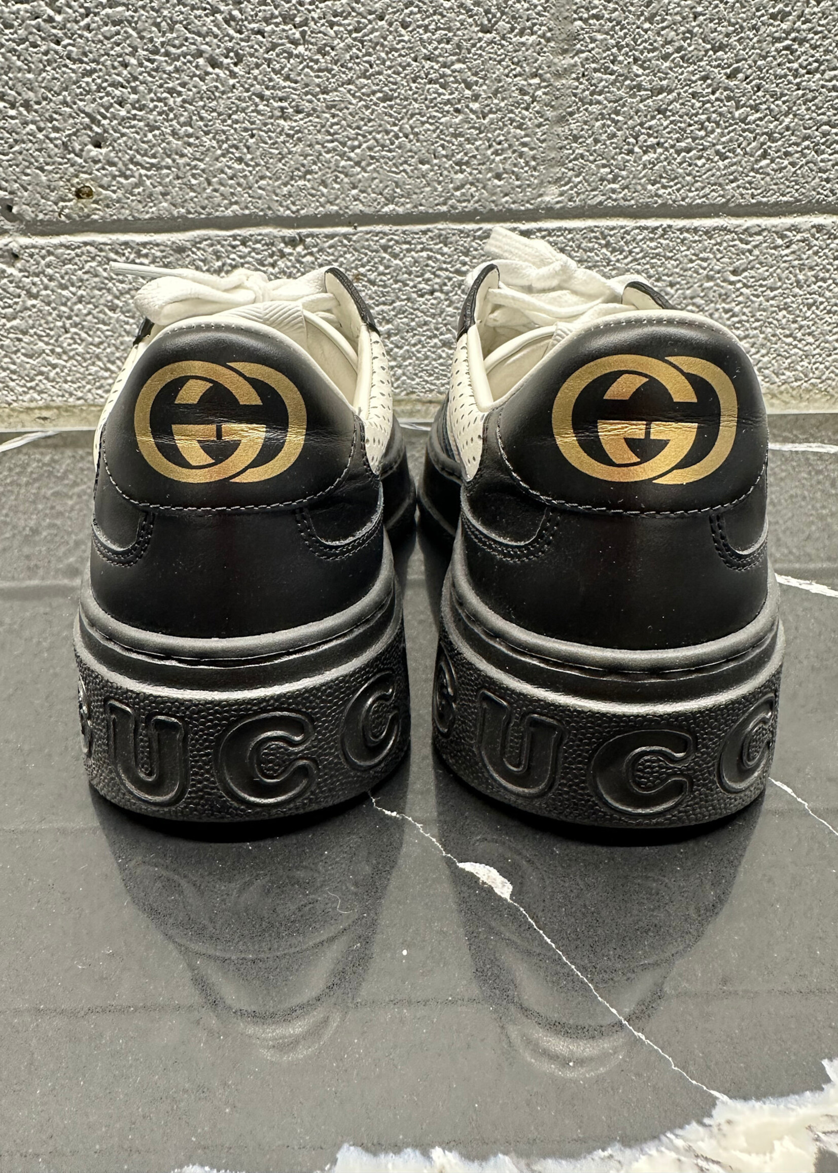 Gucci GG Embossed Leather Sneakers (Retail: $1010) Fem 8