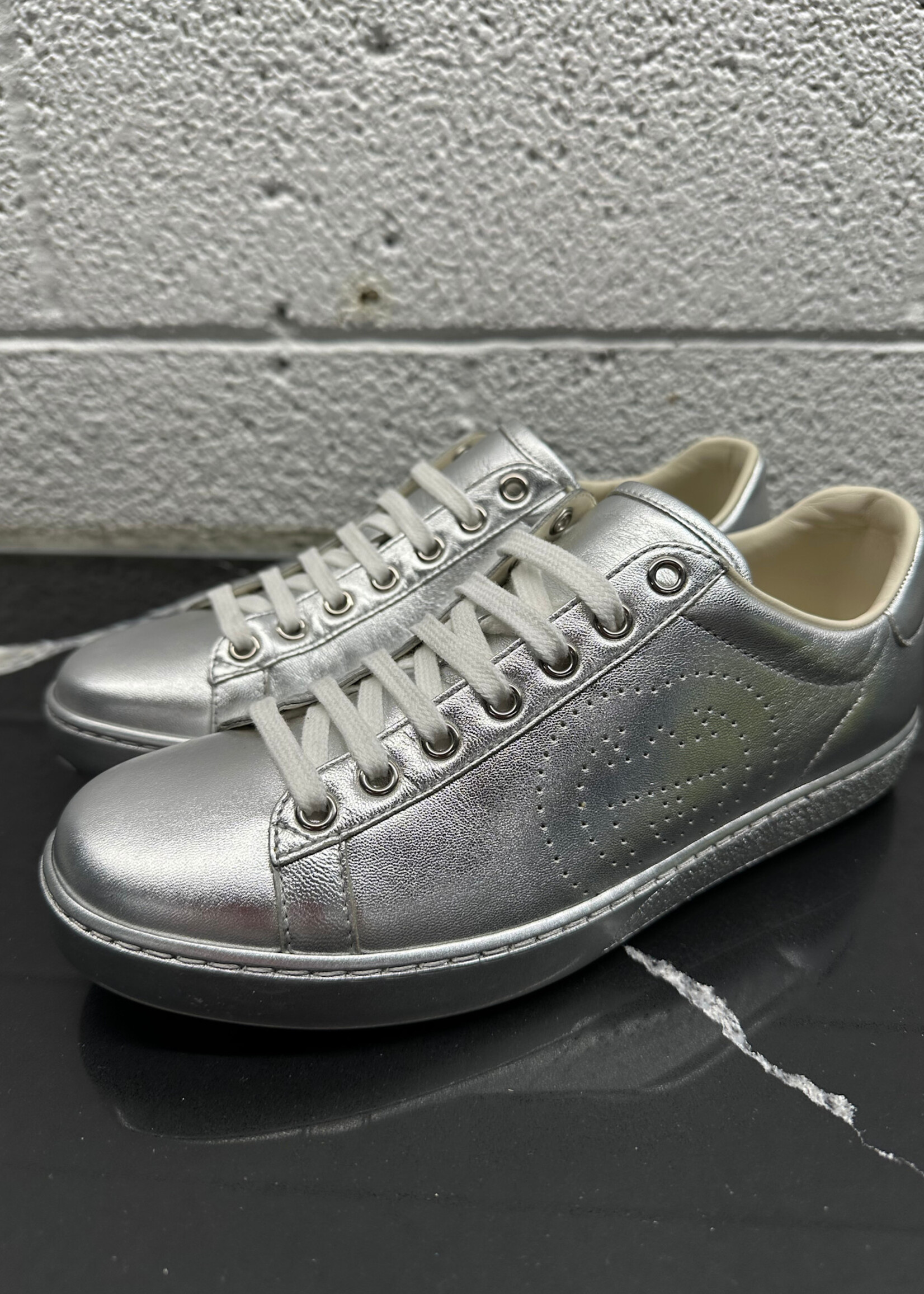 DS Gucci Silver Cutout Logo Sneakers 37/Fem 8