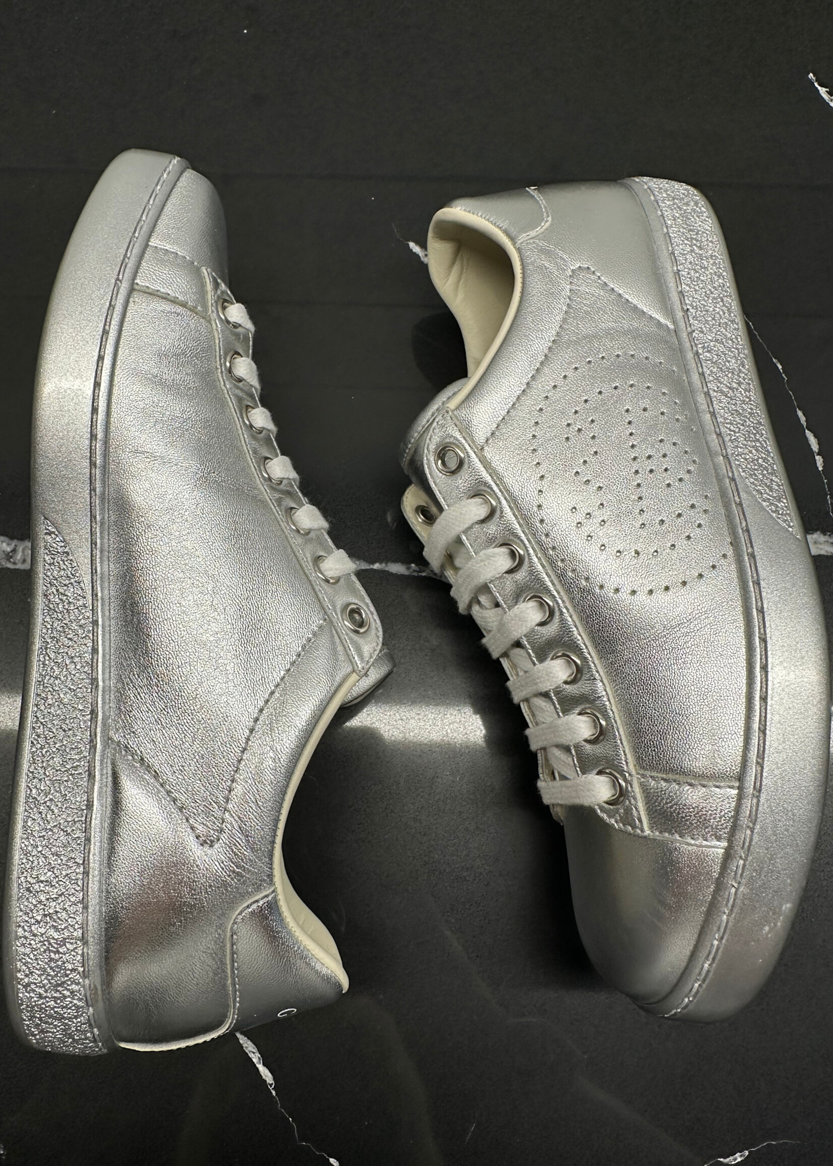 DS Gucci Silver Cutout Logo Sneakers 37/Fem 8