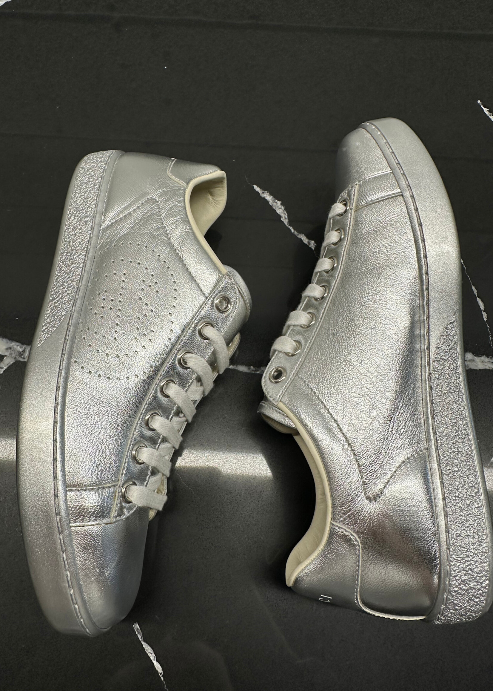 DS Gucci Silver Cutout Logo Sneakers 37/Fem 8