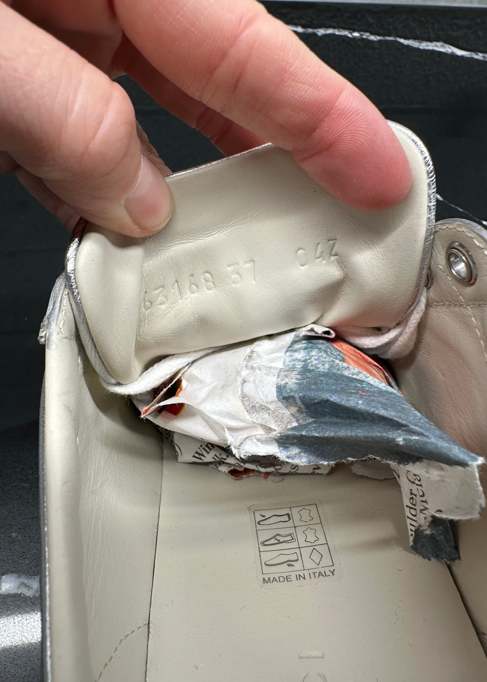 DS Gucci Silver Cutout Logo Sneakers 37/Fem 8