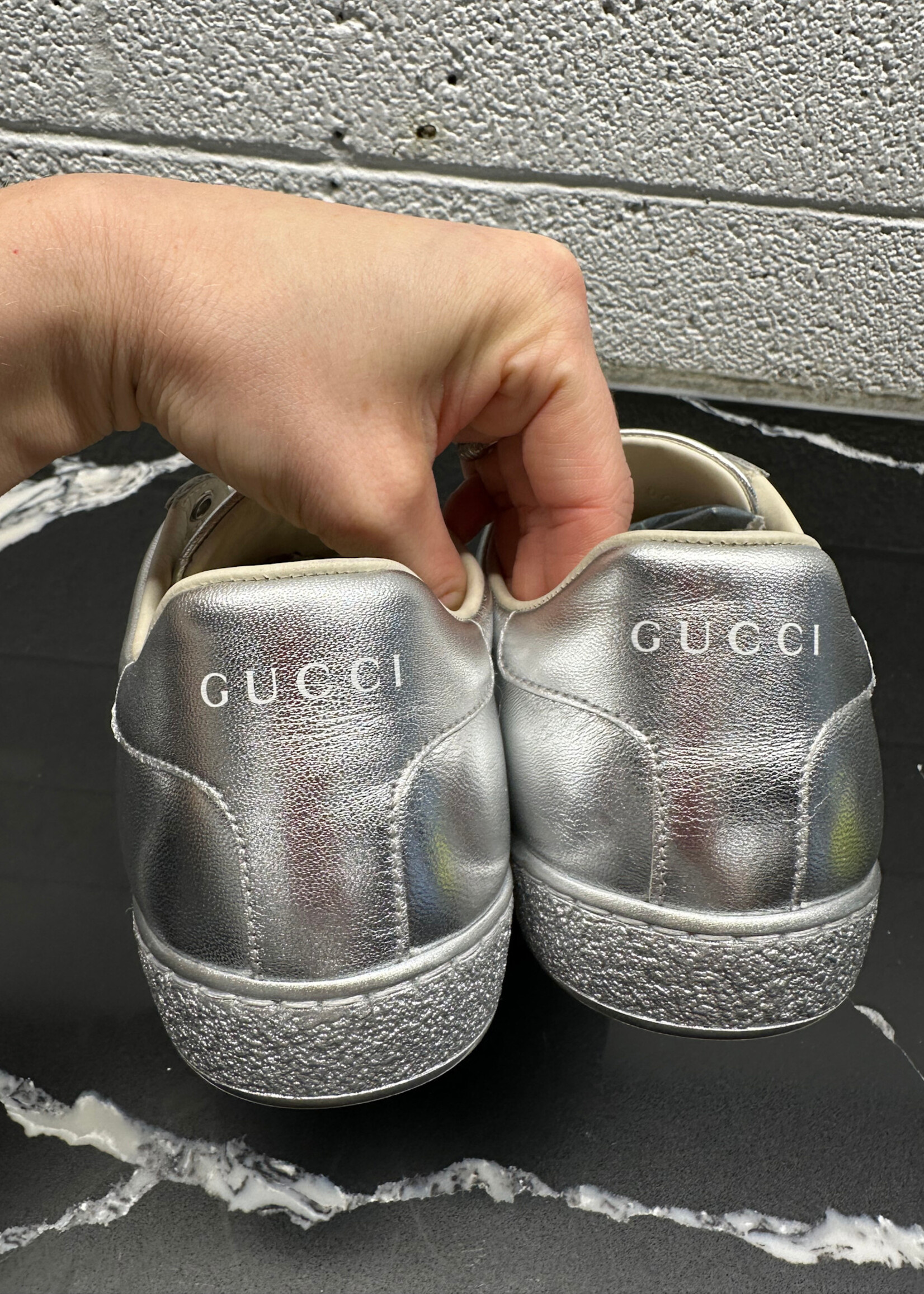 DS Gucci Silver Cutout Logo Sneakers 37/Fem 8