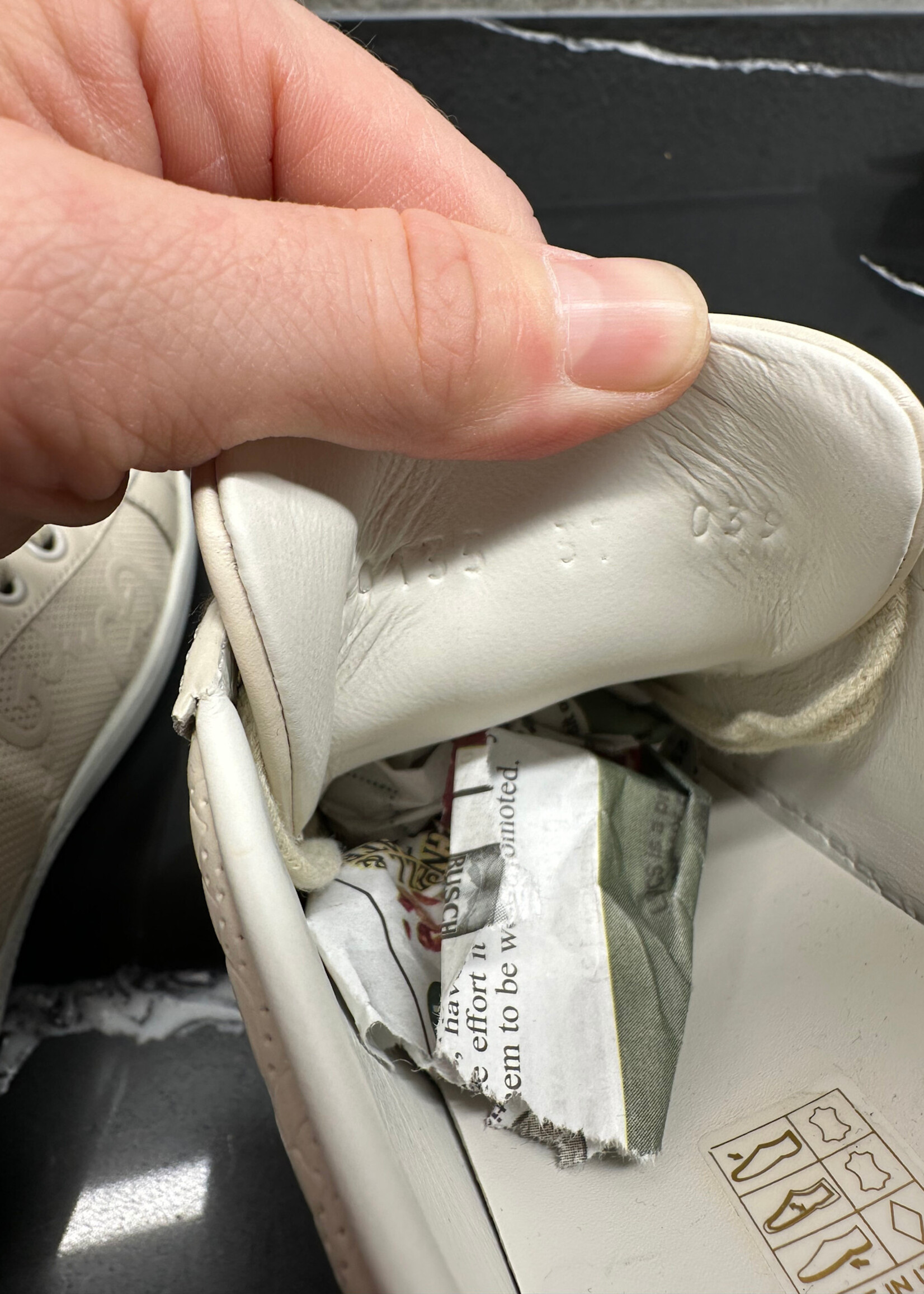 Gucci Ace Embossed GG Cream Sneakers 37/Fem 8