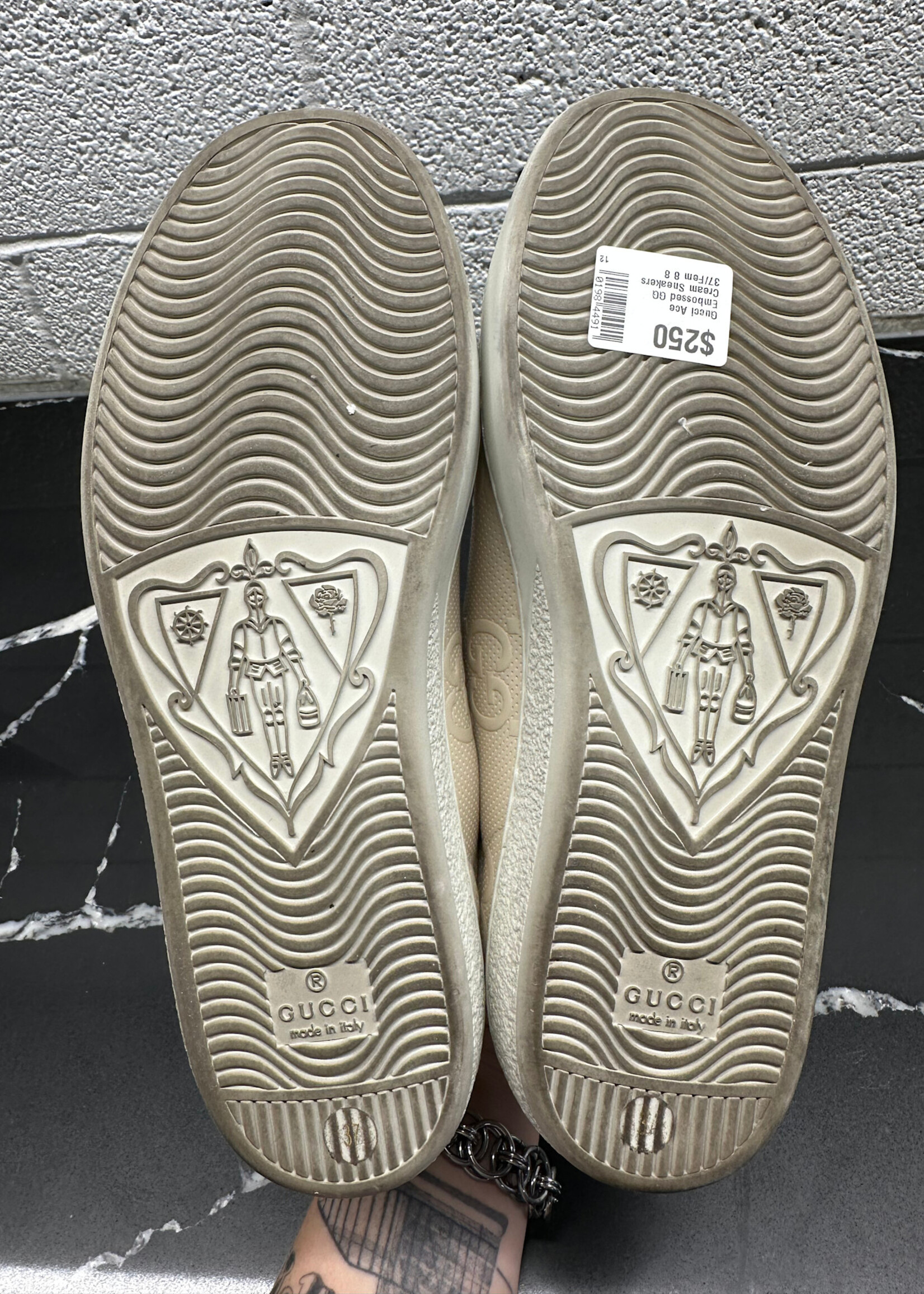 Gucci Ace Embossed GG Cream Sneakers 37/Fem 8