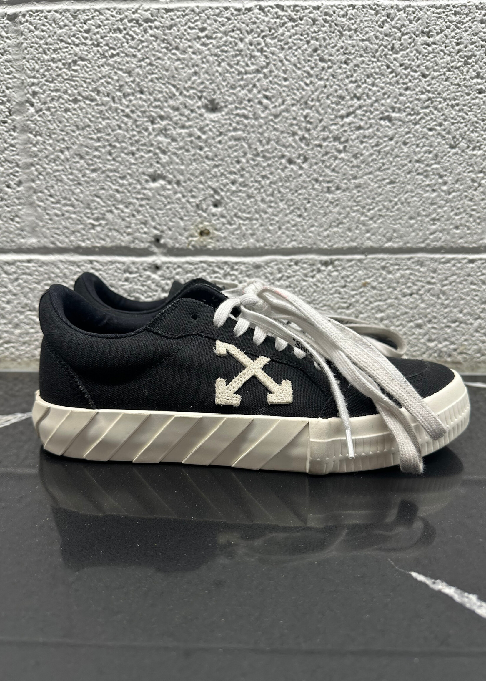 Off-White Black White Diagonal Sneakers 39/8.5