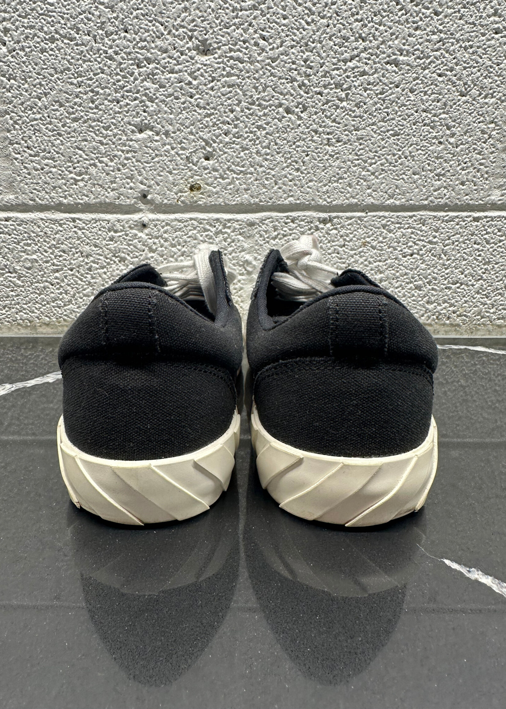 Off-White Black White Diagonal Sneakers 39/8.5