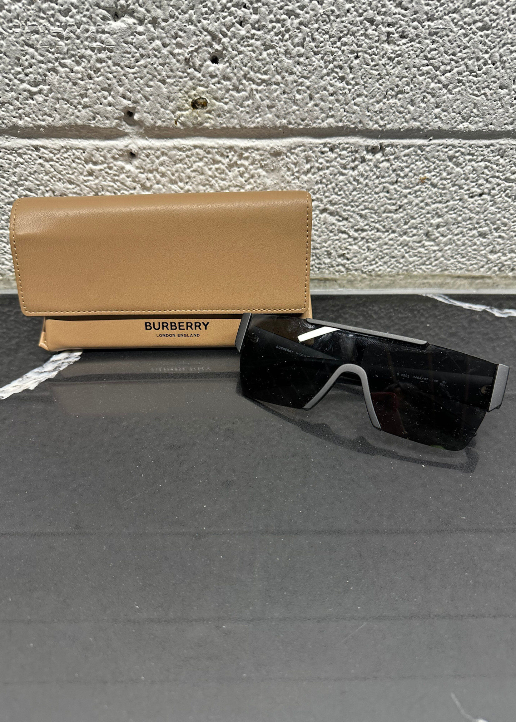 Burberry 4291 Sunglasses W CASE