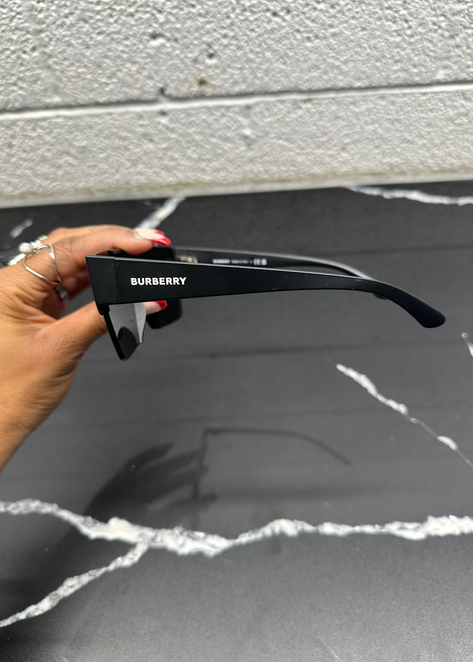 Burberry 4291 Sunglasses W CASE