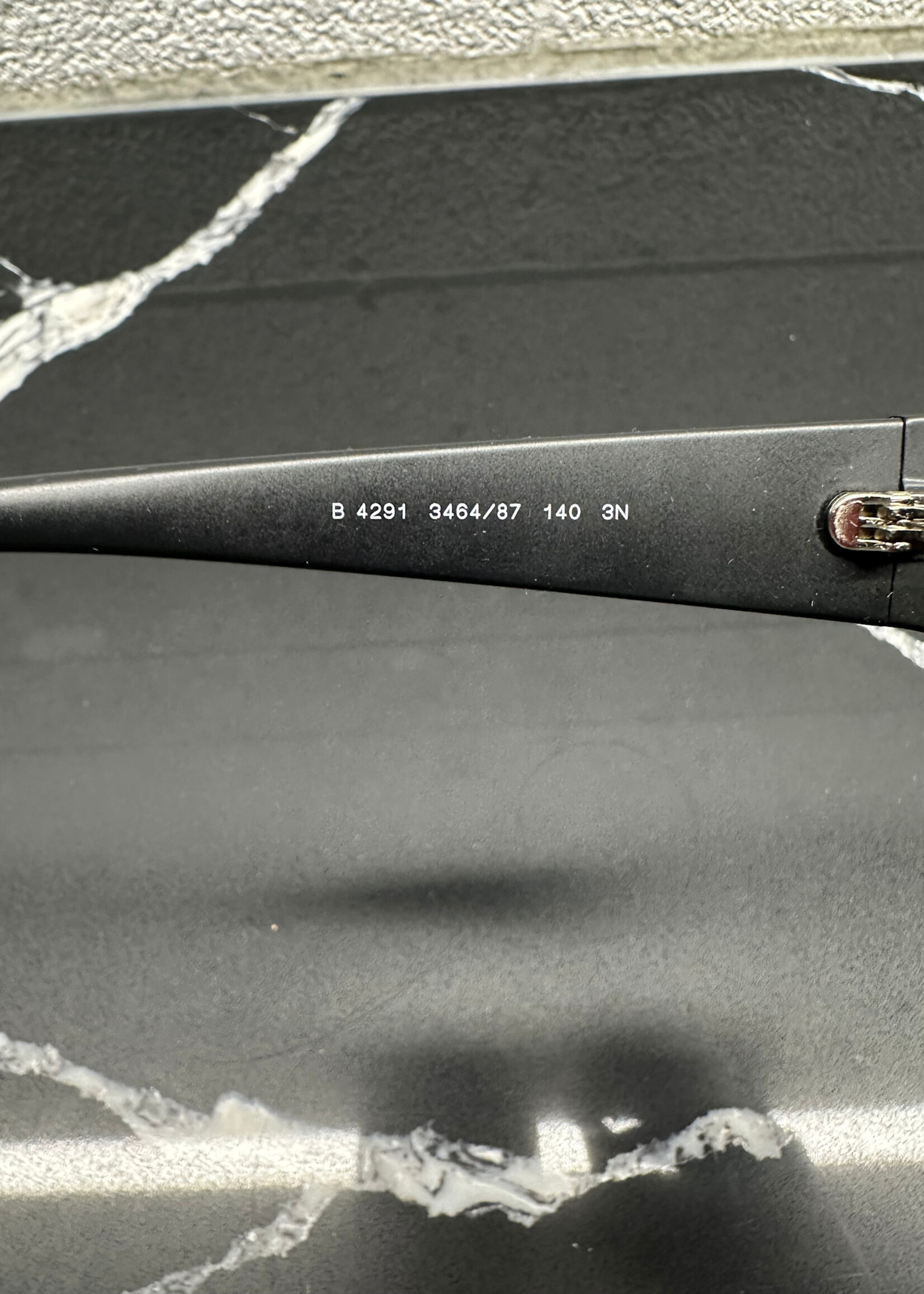 Burberry 4291 Sunglasses W CASE