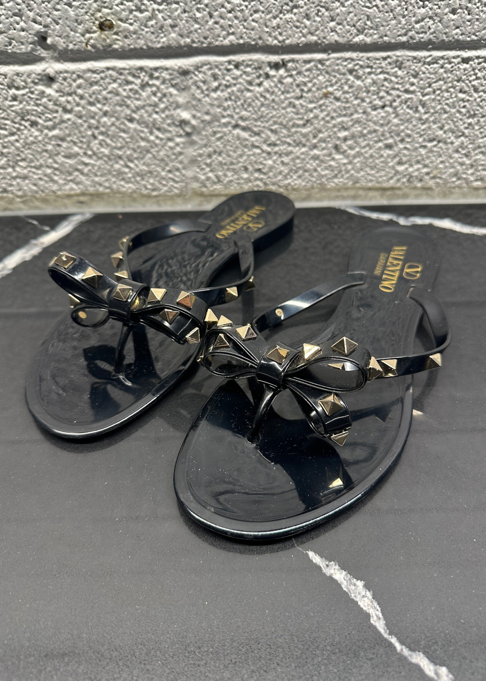 Valentino Black Stud Bow Thong Sandals Fem 7