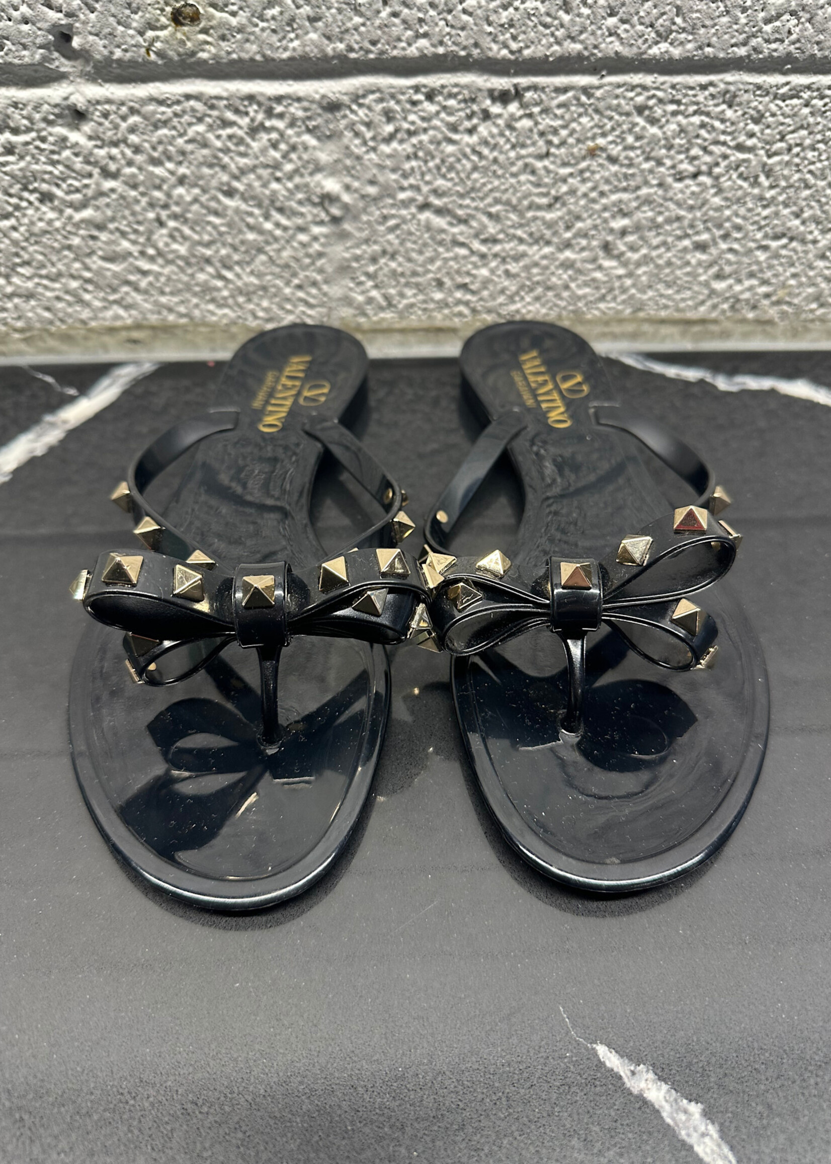 Valentino Black Stud Bow Thong Sandals Fem 7