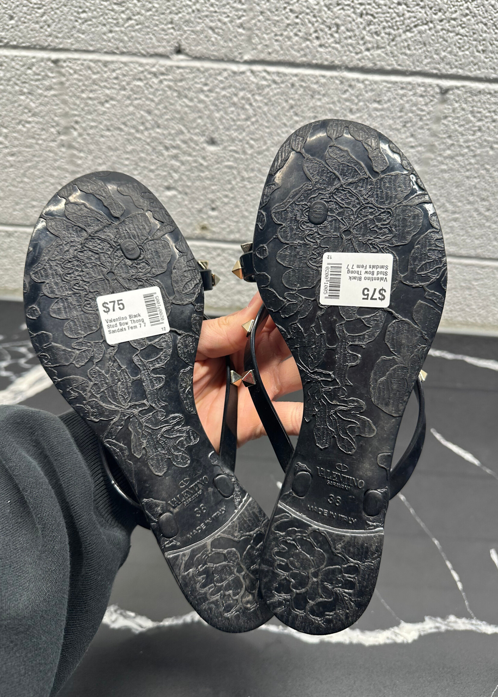 Valentino Black Stud Bow Thong Sandals Fem 7