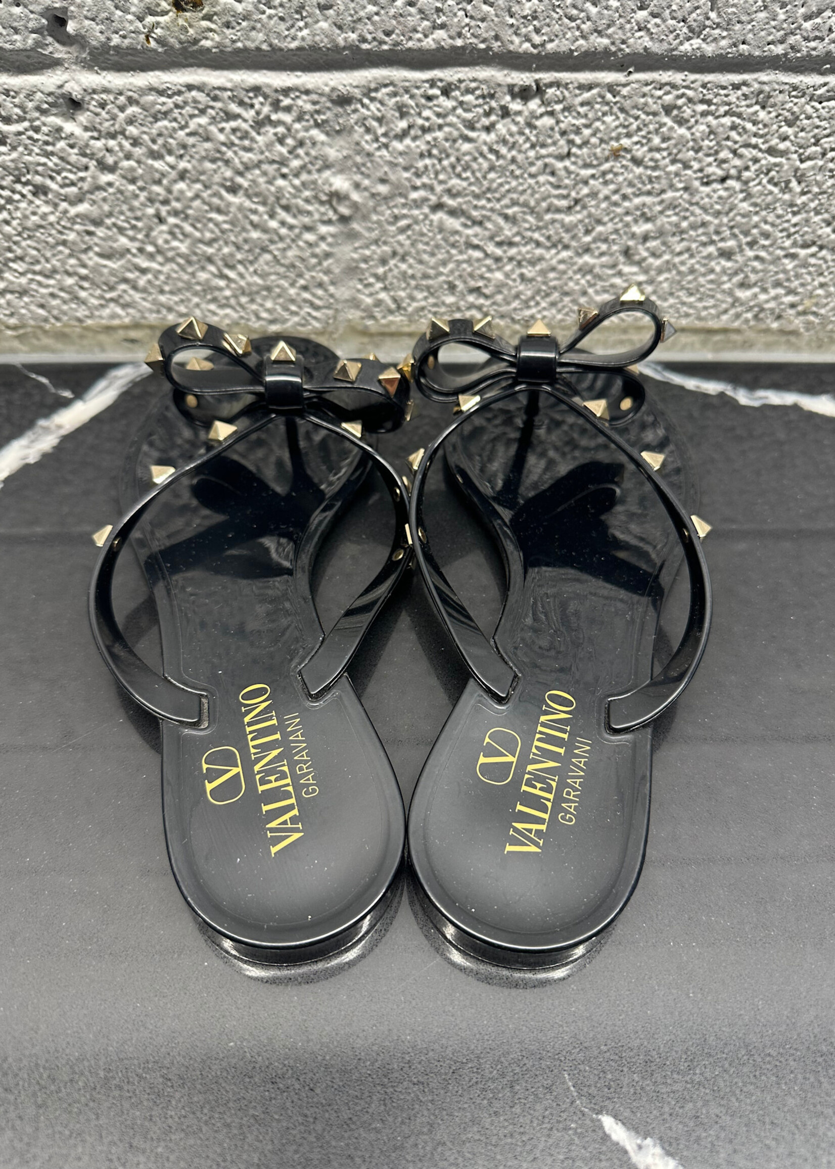 Valentino Black Stud Bow Thong Sandals Fem 7