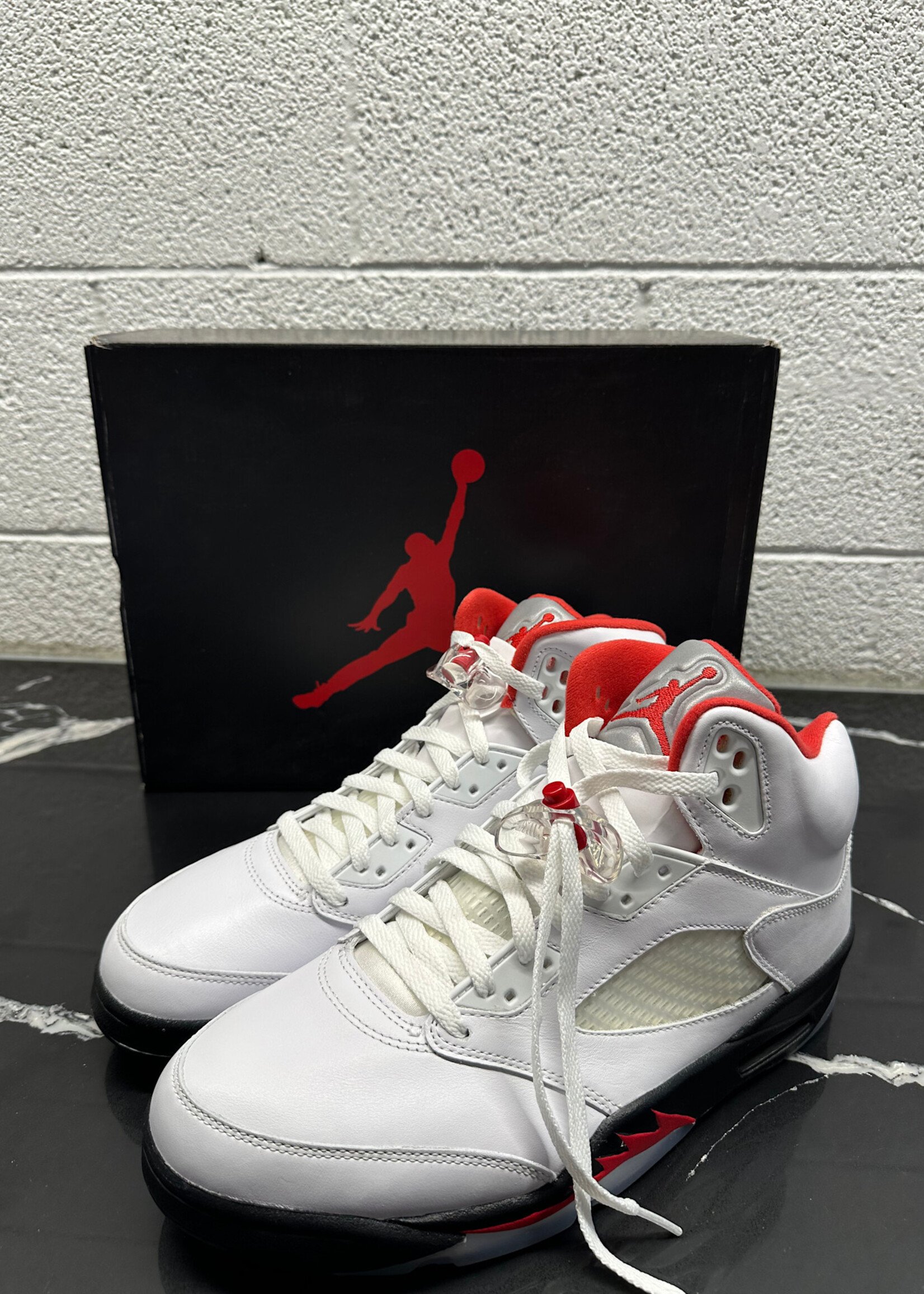 Jordan 5 White Fire Red 10.5