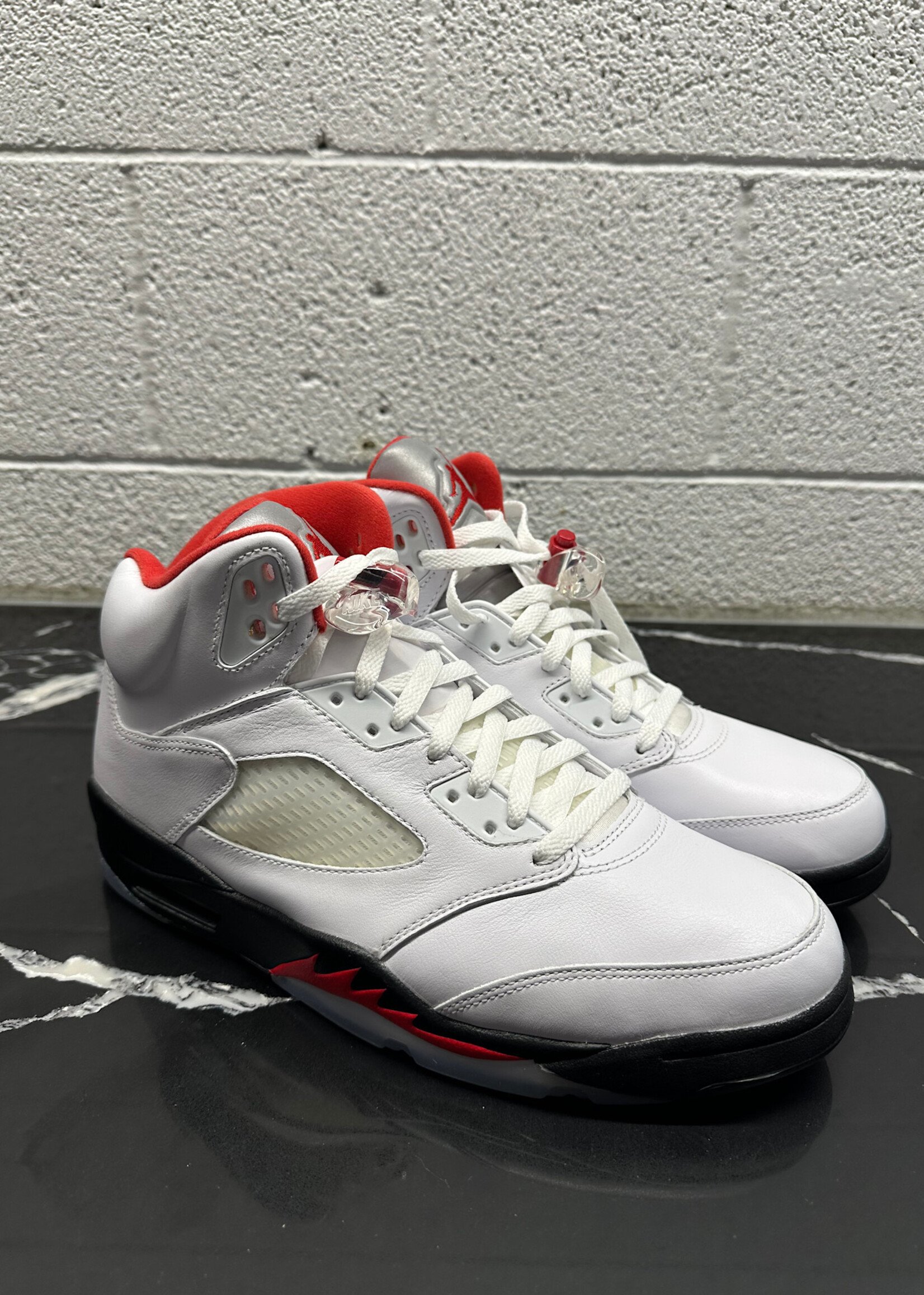 Jordan 5 White Fire Red 10.5