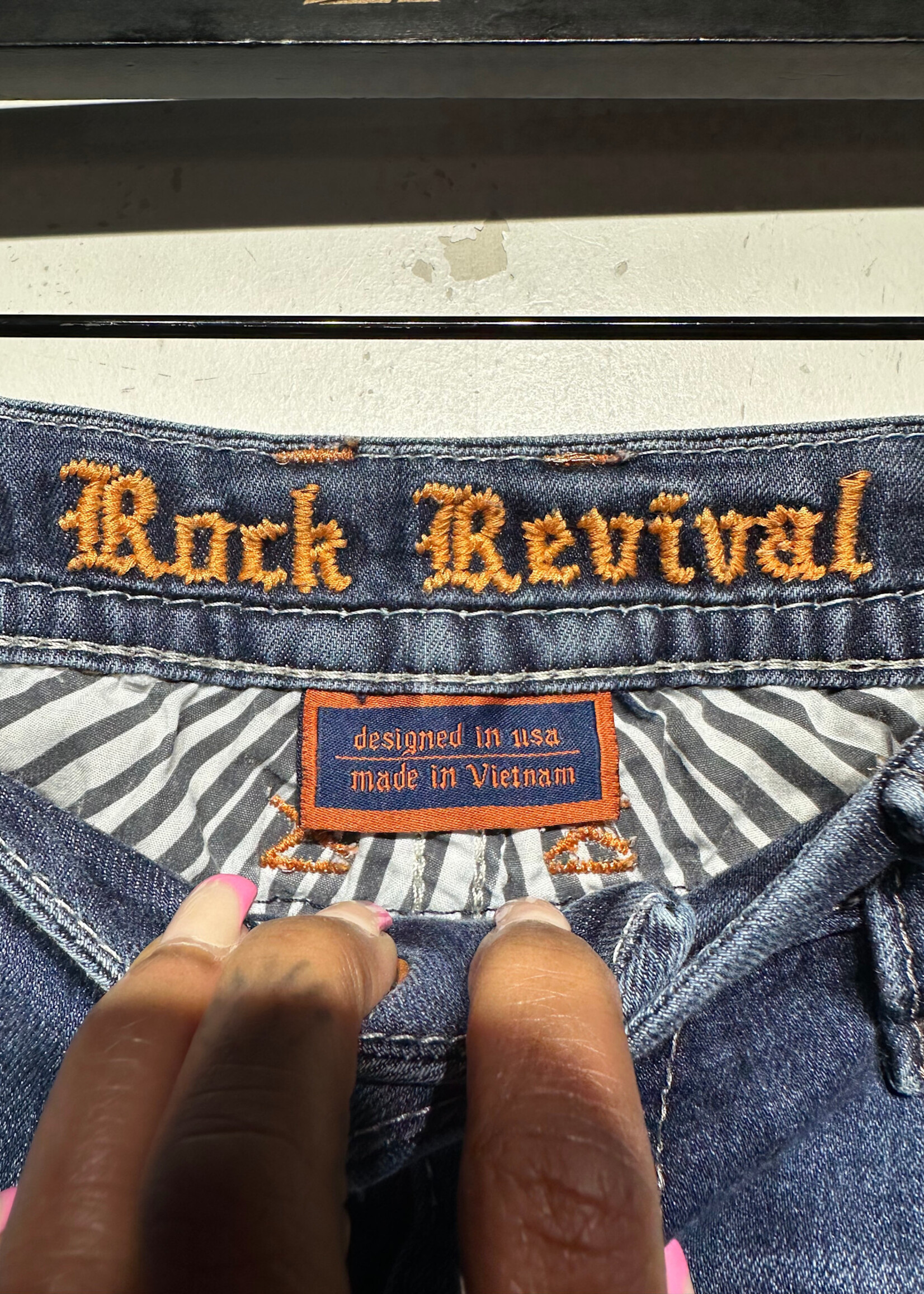 ROCK REVIVAL MIDWASH FLARED JEANS 29