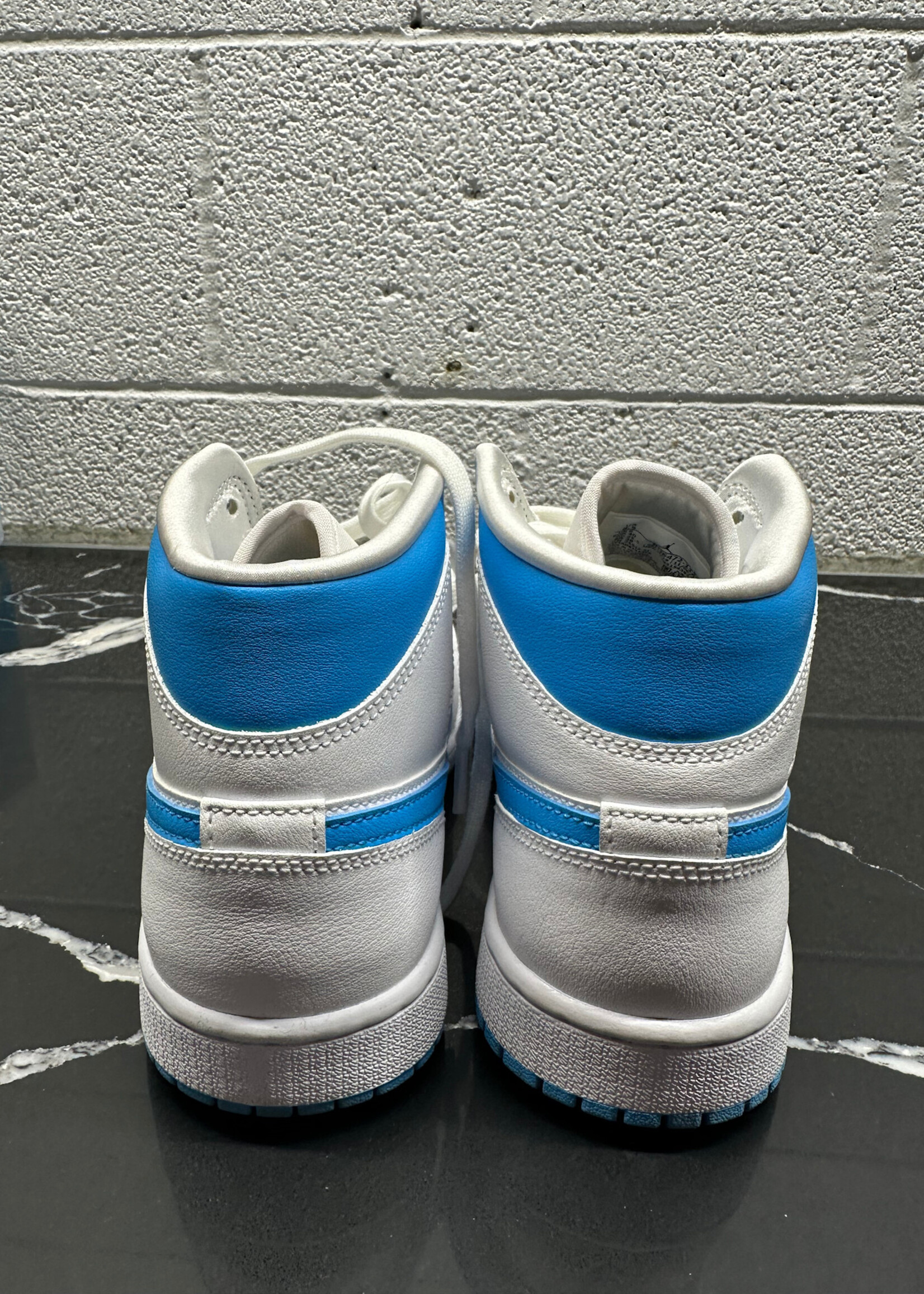 Jordan 1 Mid Powder Blue Fem 8.5
