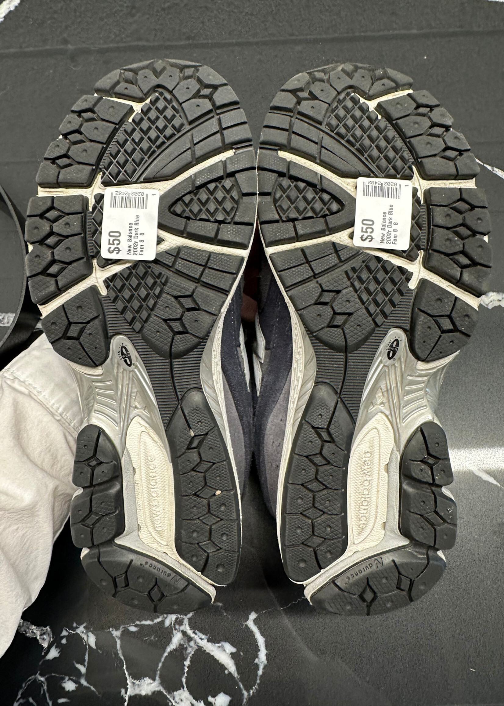 New Balance 2002r Dark Blue Fem 8