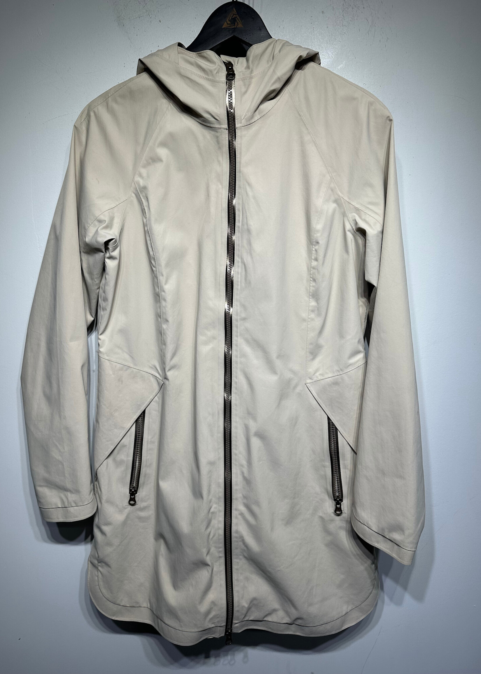 Lululemon Tan Long Raincoat Fem M/L