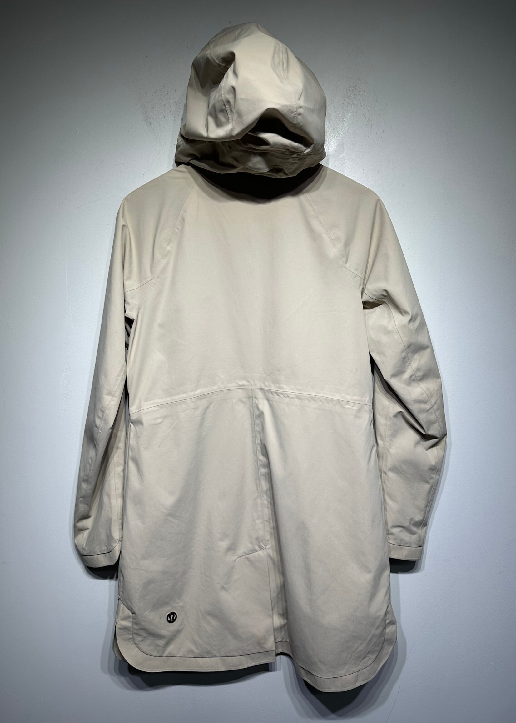 Lululemon Tan Long Raincoat Fem M/L
