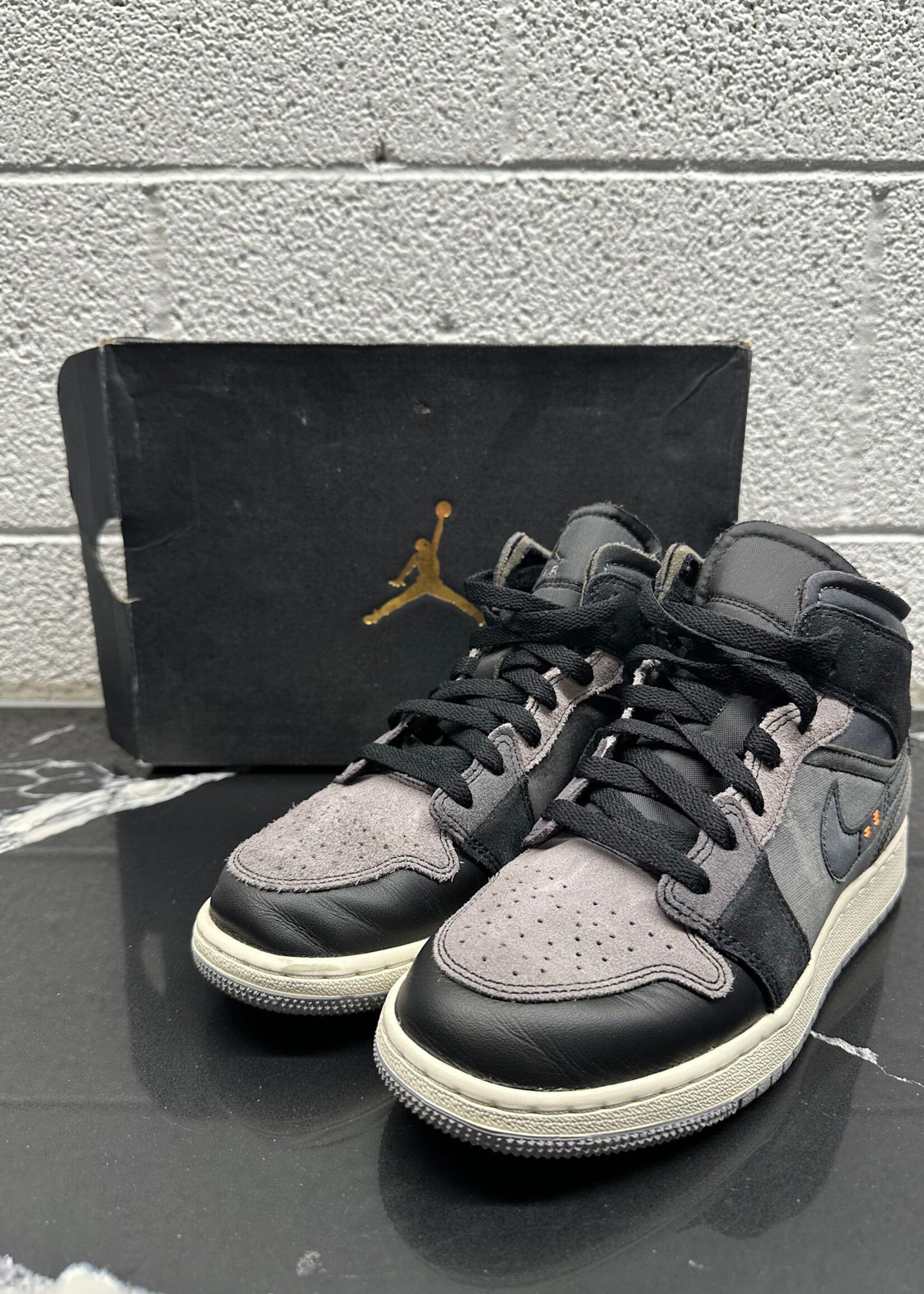 Jordan 1 Mid Inside Out Black Sneakers Fem 7