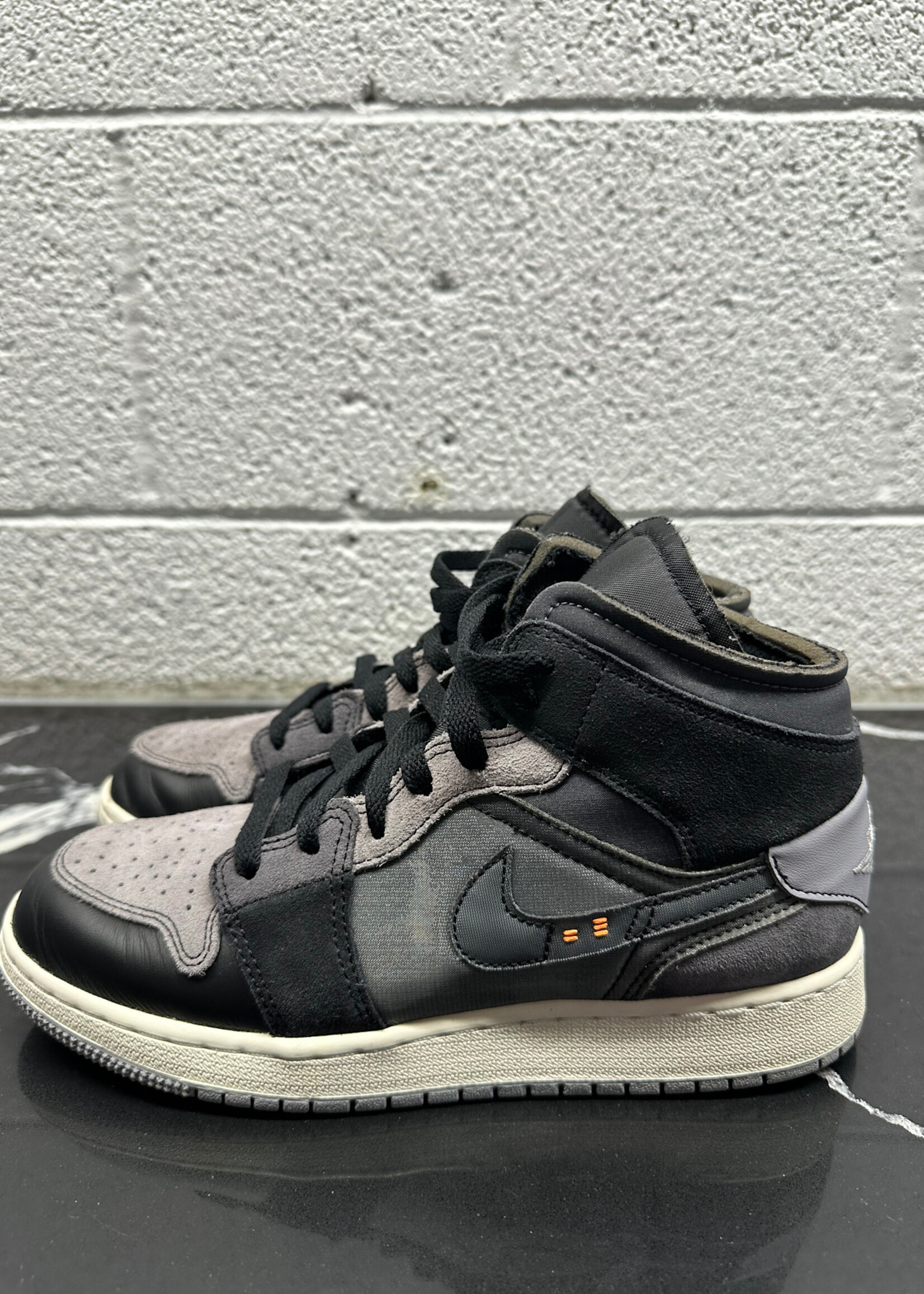 Jordan 1 Mid Inside Out Black Sneakers Fem 7