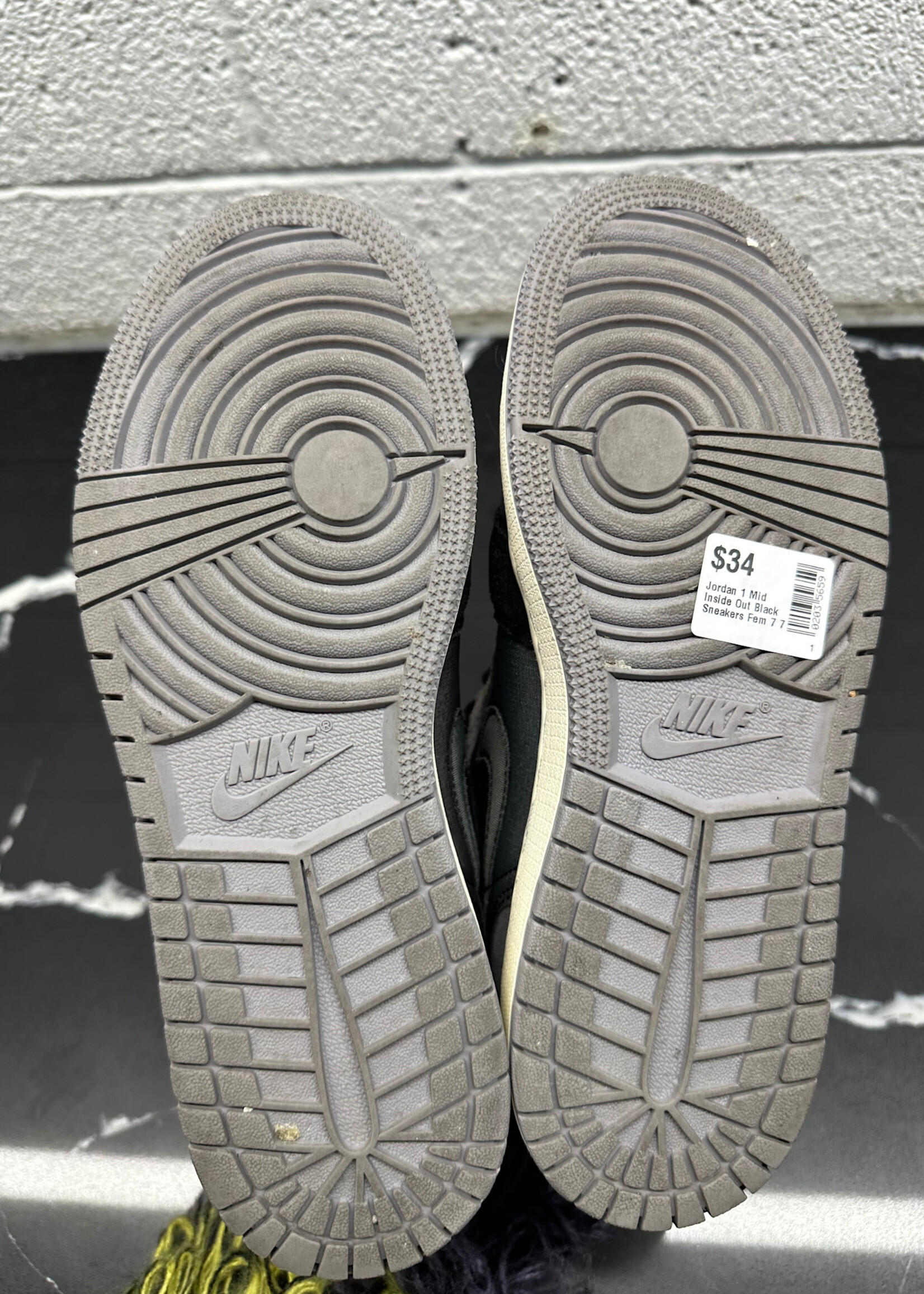 Jordan 1 Mid Inside Out Black Sneakers Fem 7