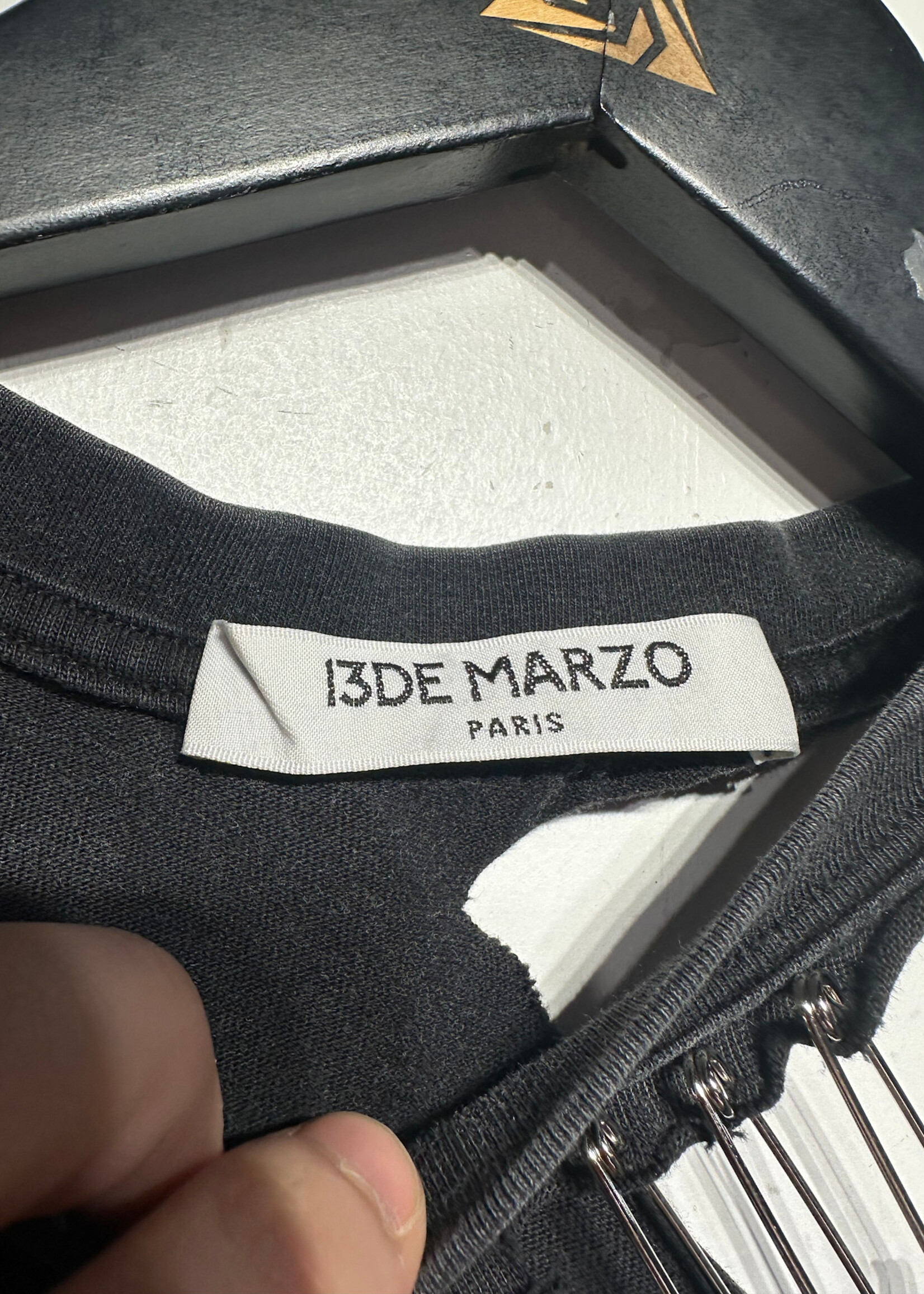 13DE Marzo Graphic Print Safety Pin Detail Tee S