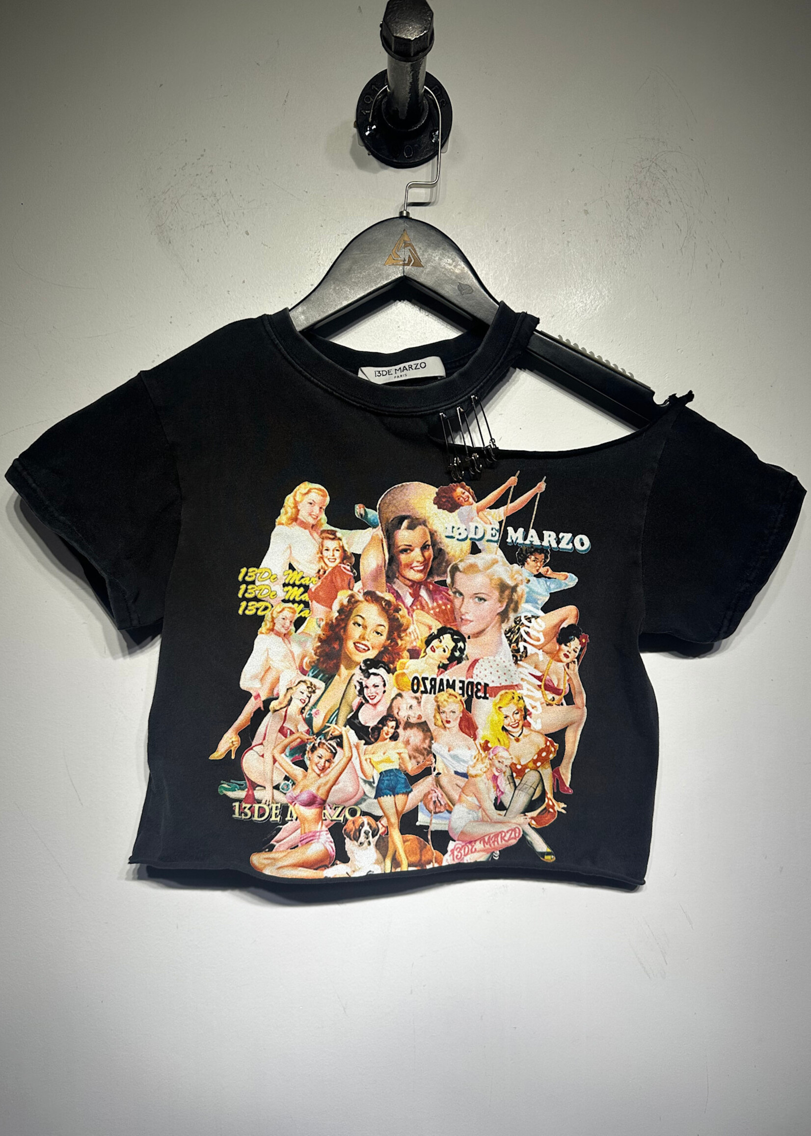 13DE Marzo Graphic Print Safety Pin Detail Tee S