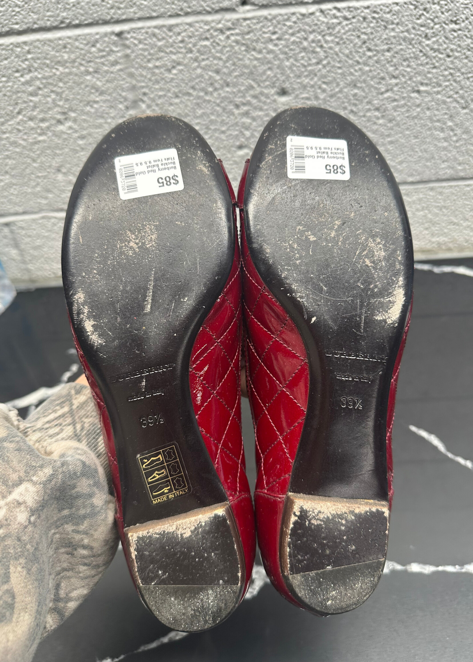 Burberry Red Gold Buckle Ballet Flats Fem 9.5