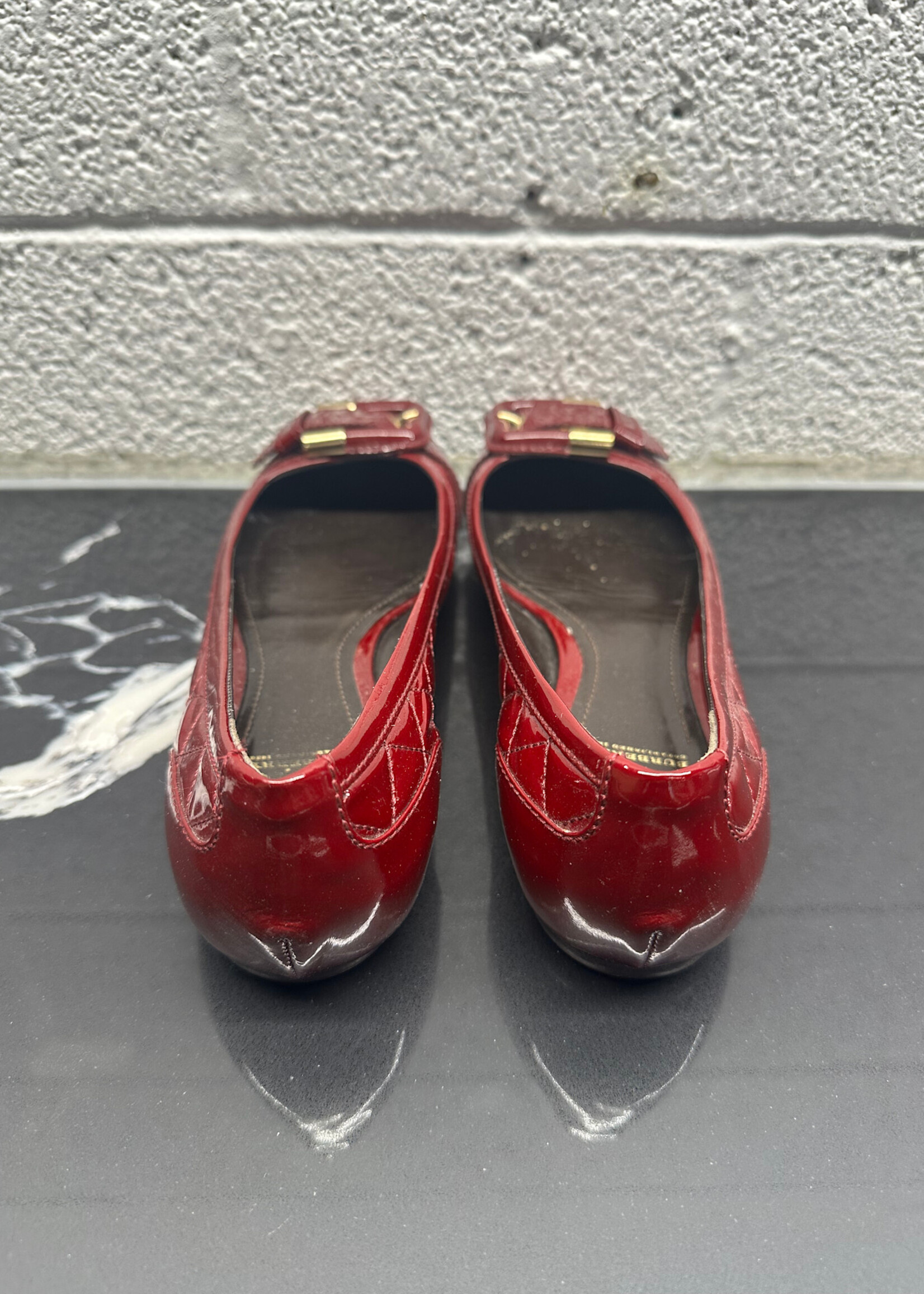 Burberry Red Gold Buckle Ballet Flats Fem 9.5