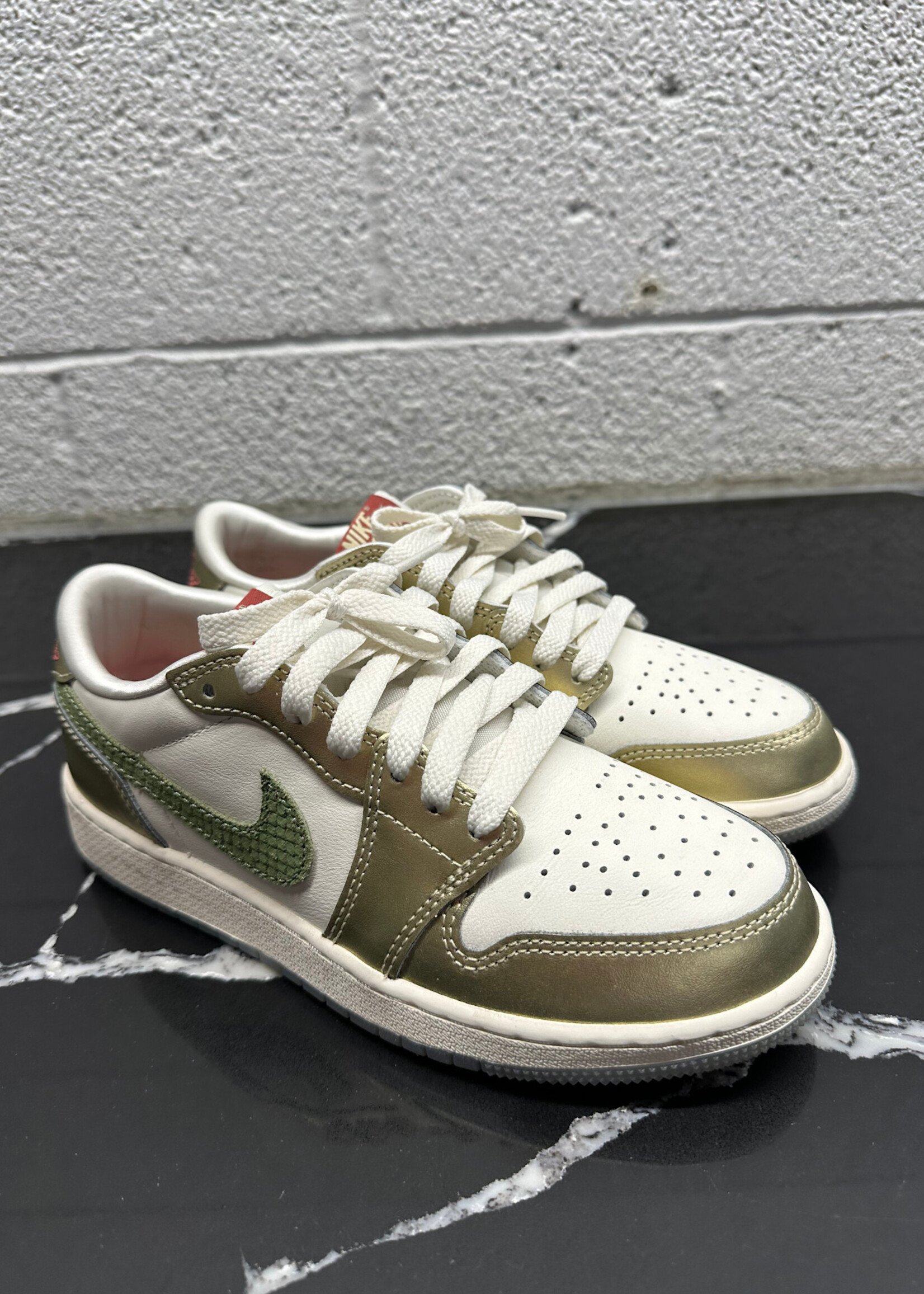 Jordan 1 Low 'Year of the Dragon' Fem 5.5