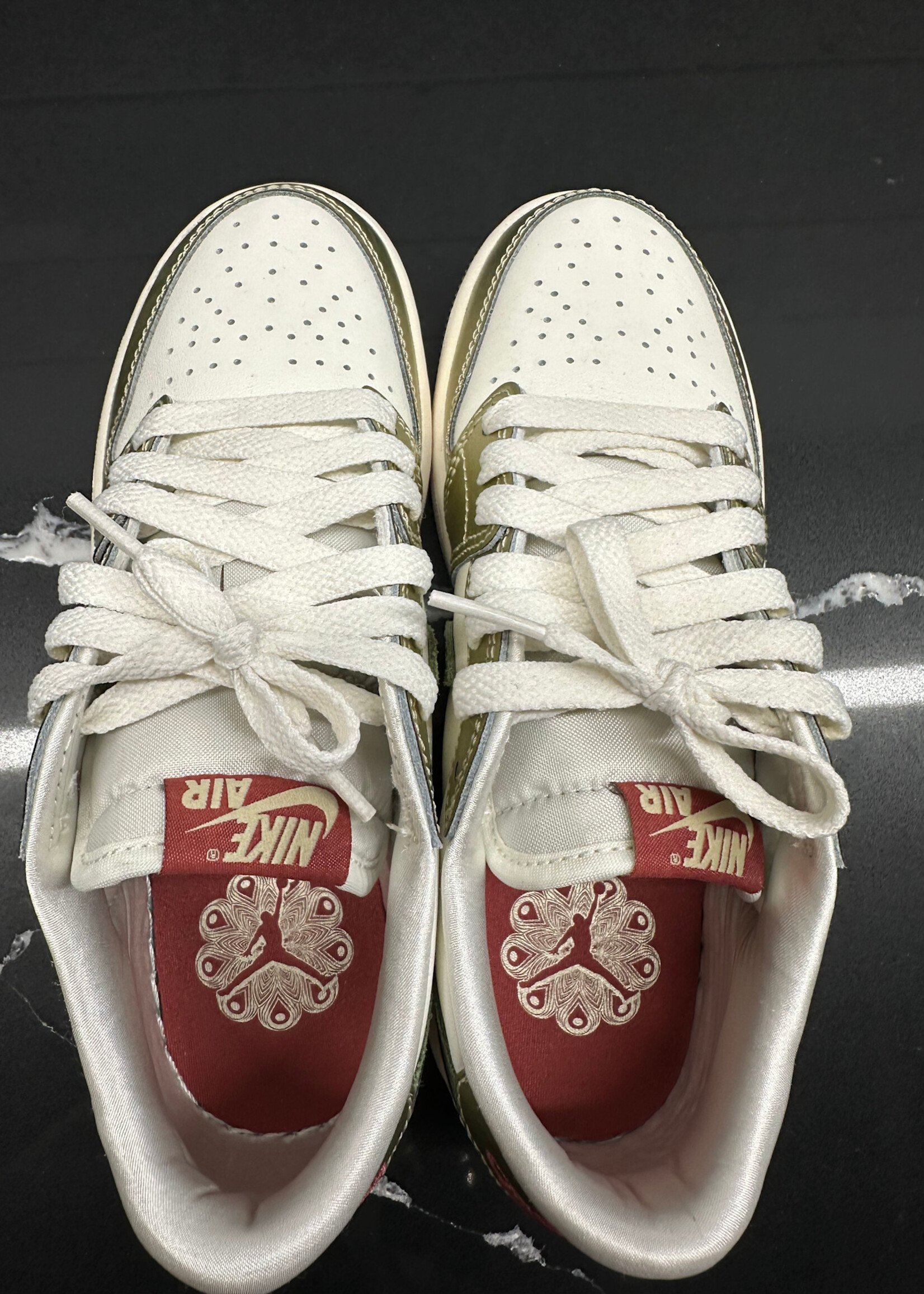 Jordan 1 Low 'Year of the Dragon' Fem 5.5