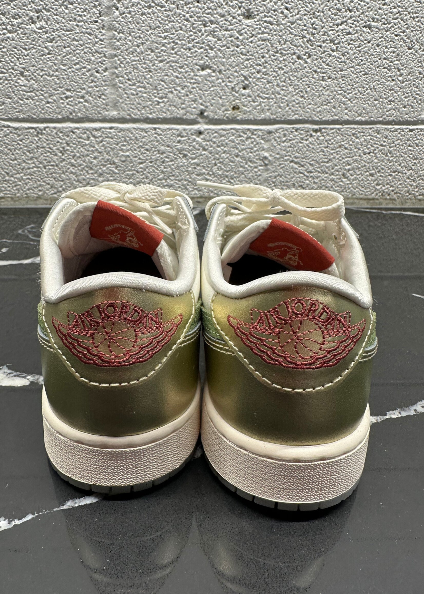 Jordan 1 Low 'Year of the Dragon' Fem 5.5
