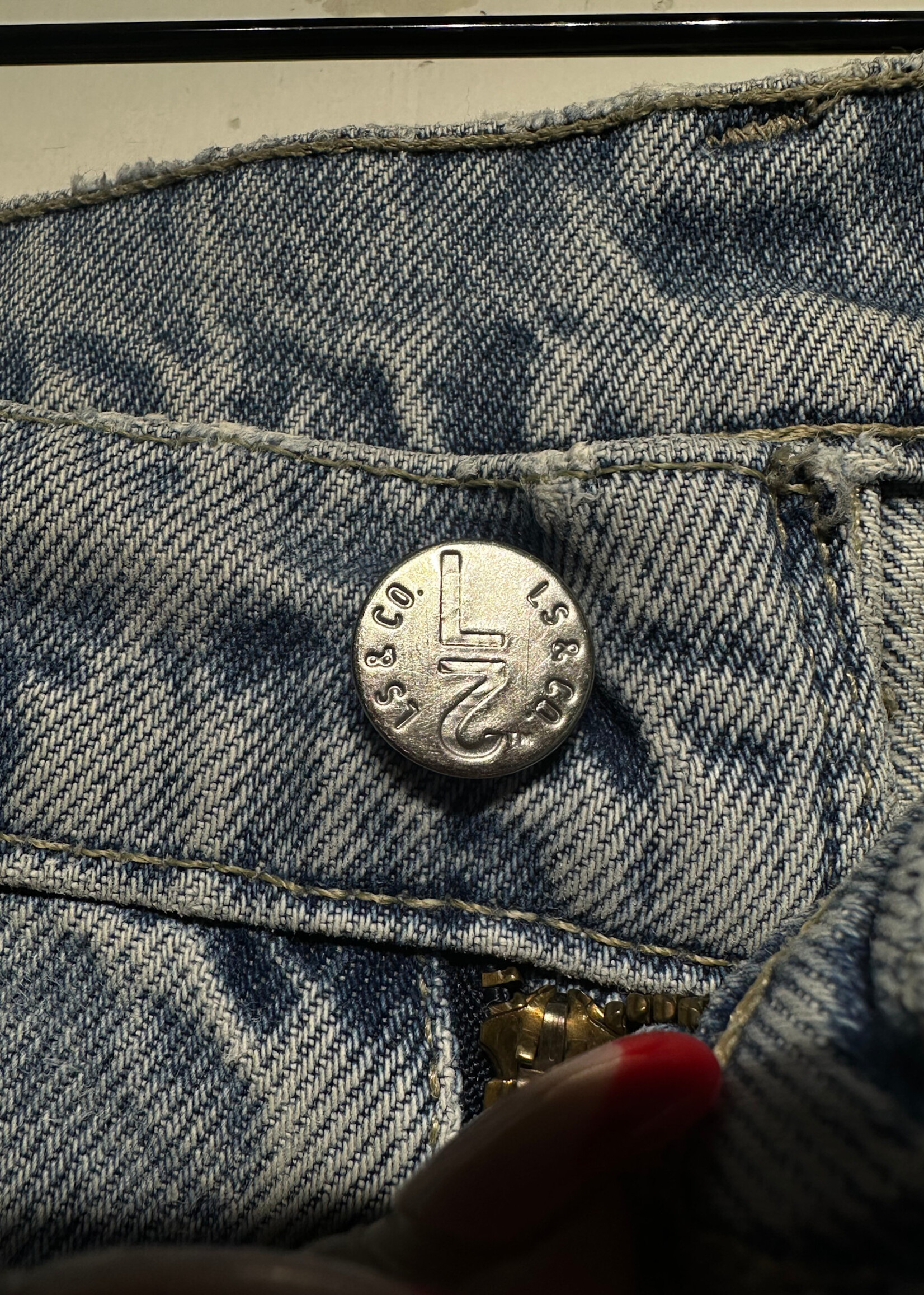 Vintage Levi's Light Wash Carpenter Jorts Masc 33