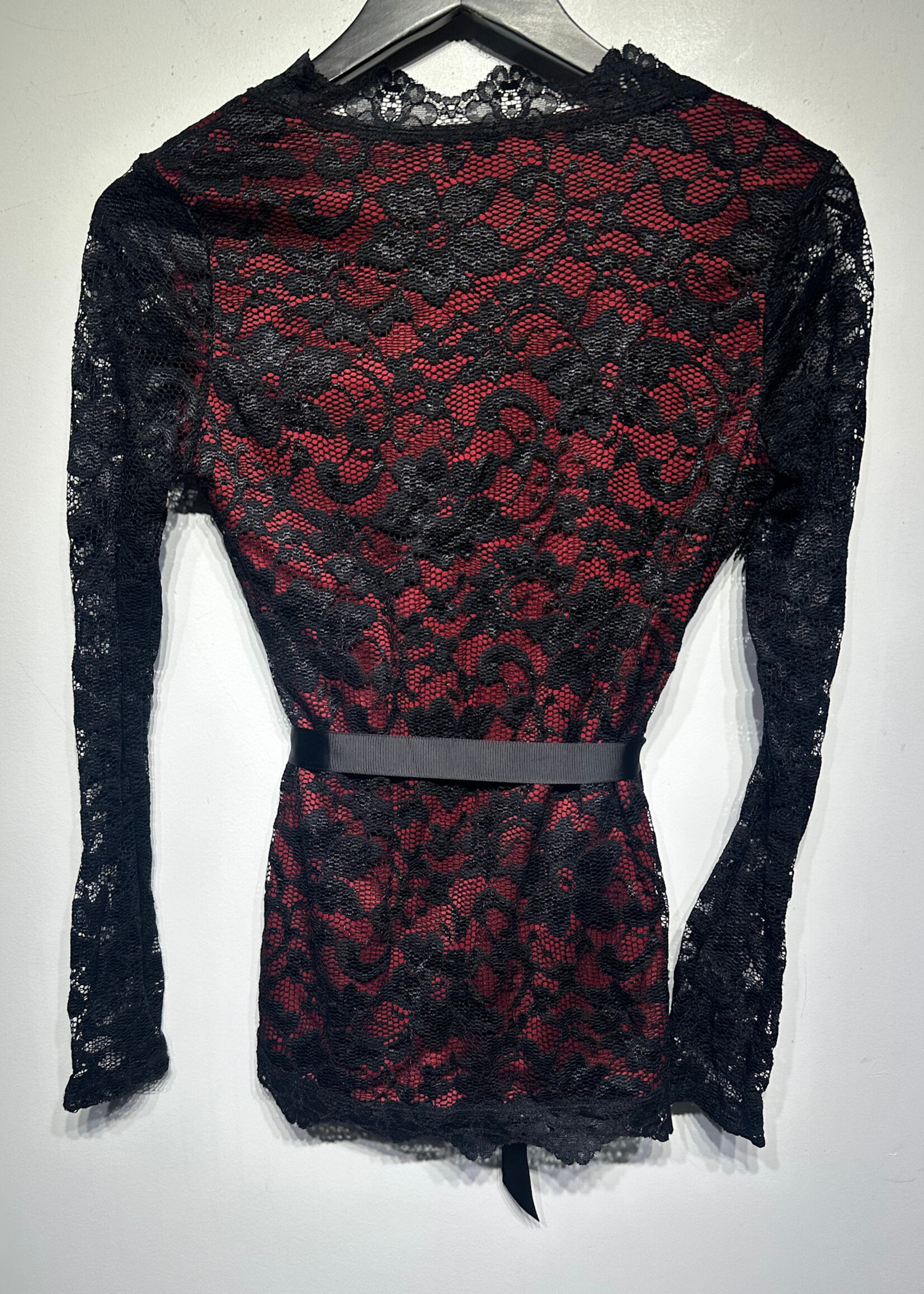 MAURICES RED/BLACK LACE LS M