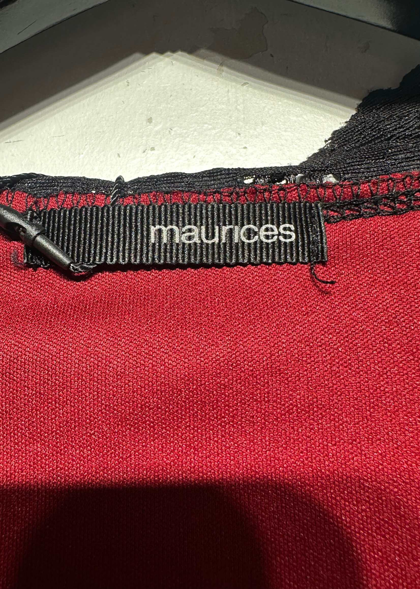 MAURICES RED/BLACK LACE LS M