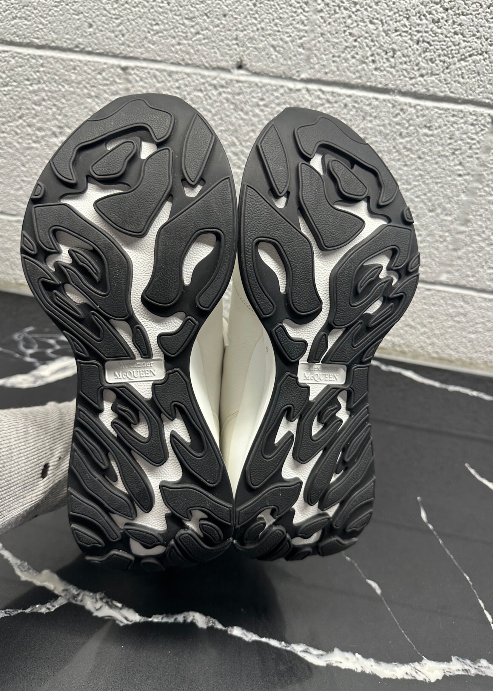 Alexander McQueen White Spirit Runner 38/8