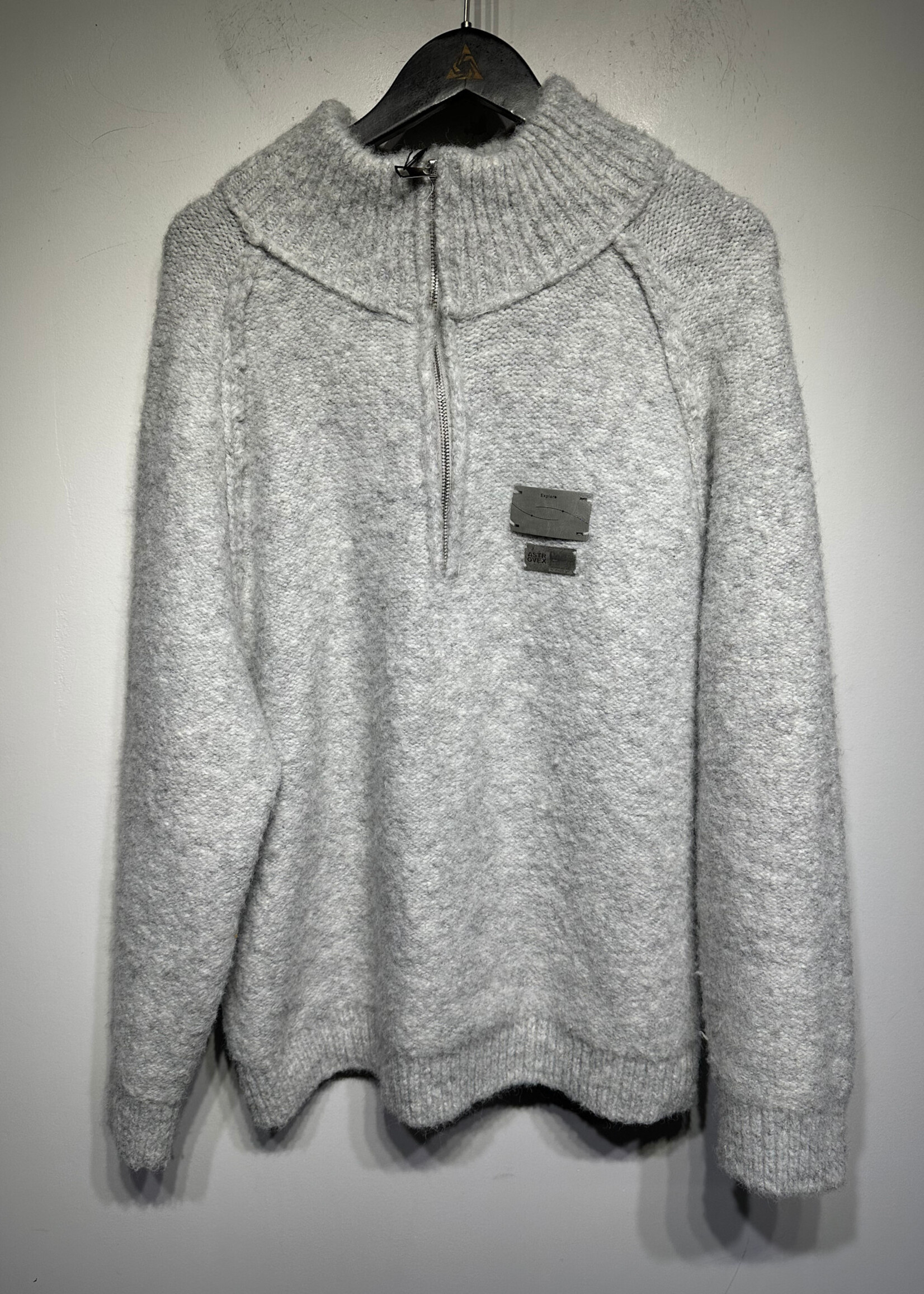 Explore Grey Patch 1/4 Zip Sweatshirt Masc L
