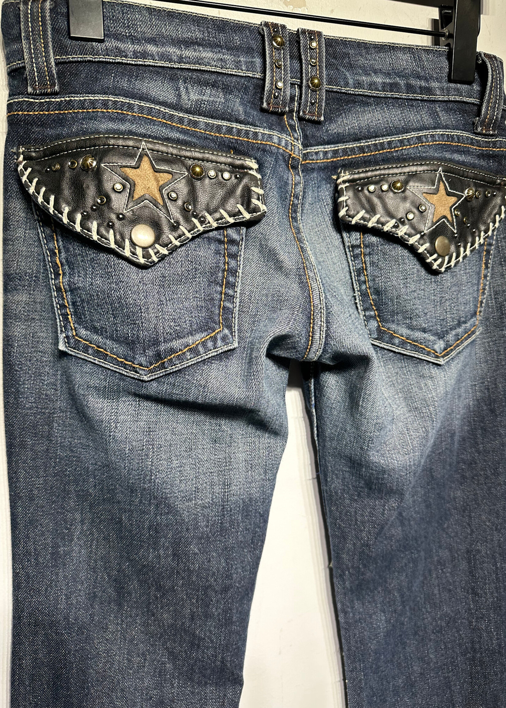 KAN CAN MIDWASH LOWRISE FLARED JEANS 24