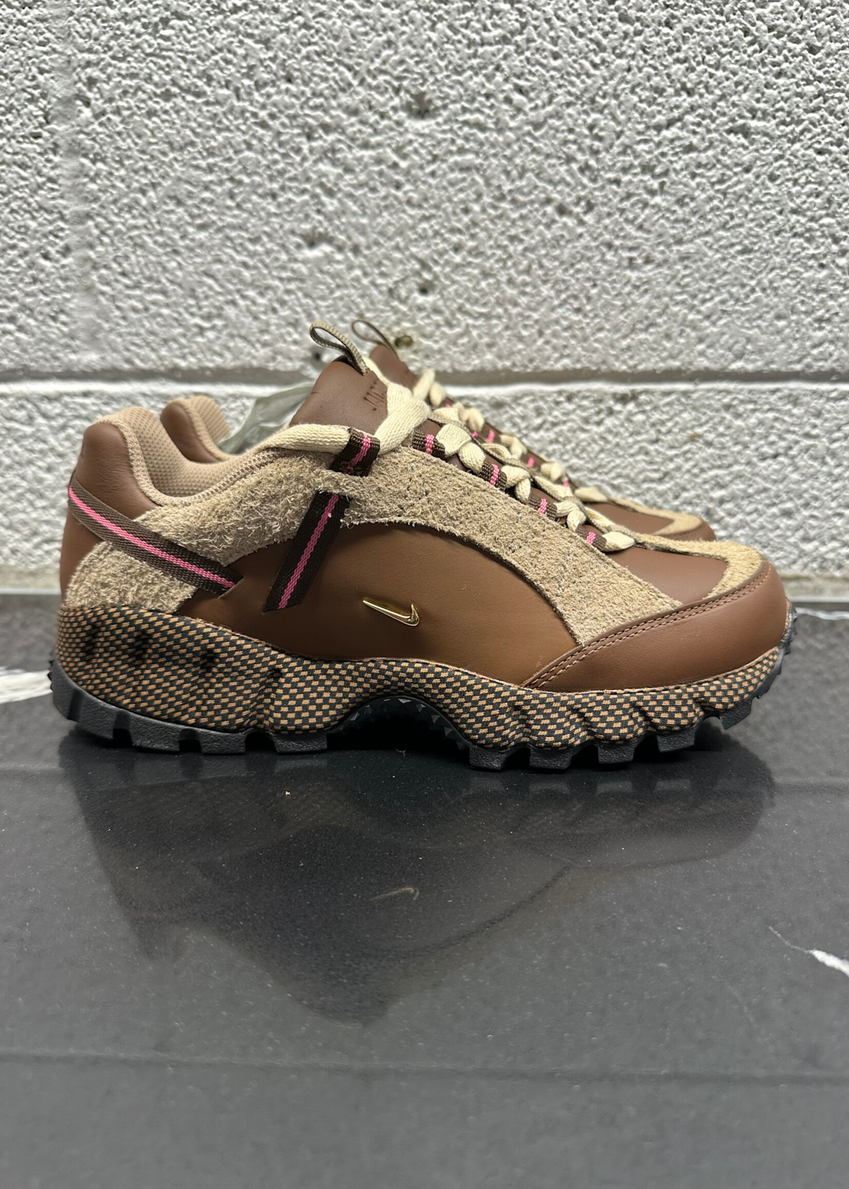 JACQUEMUS X NIKE AIR HUMARA LX FEM 6.5