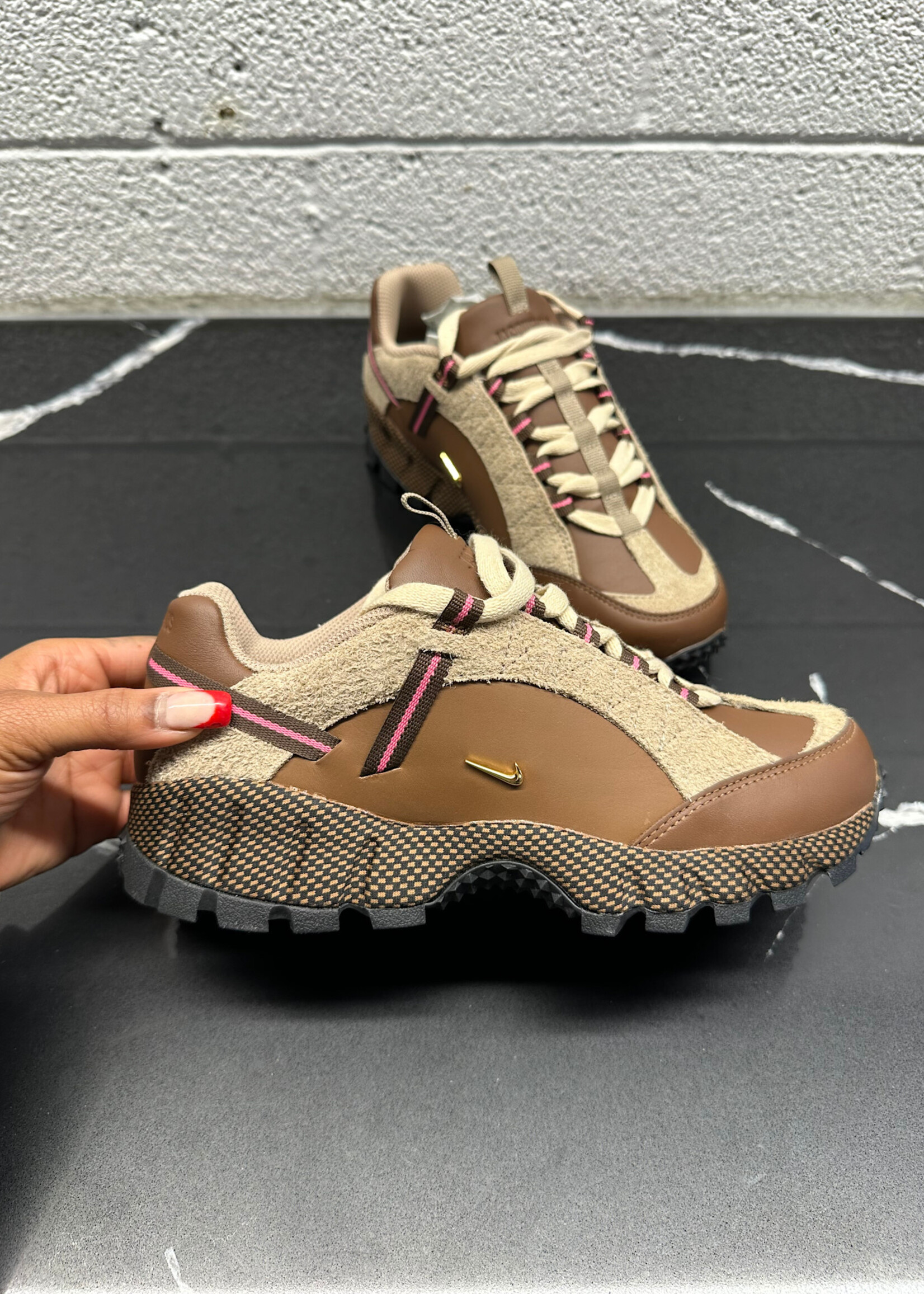 JACQUEMUS X NIKE AIR HUMARA LX FEM 6.5