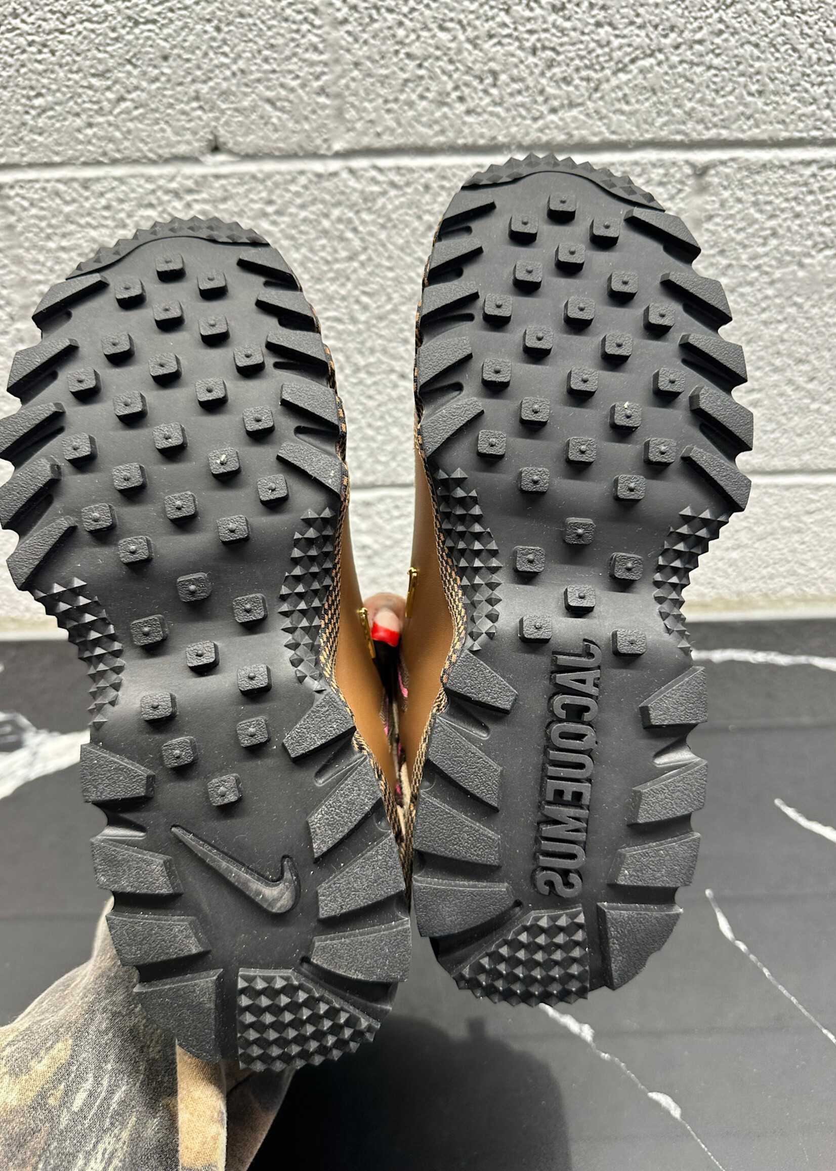 JACQUEMUS X NIKE AIR HUMARA LX FEM 6.5