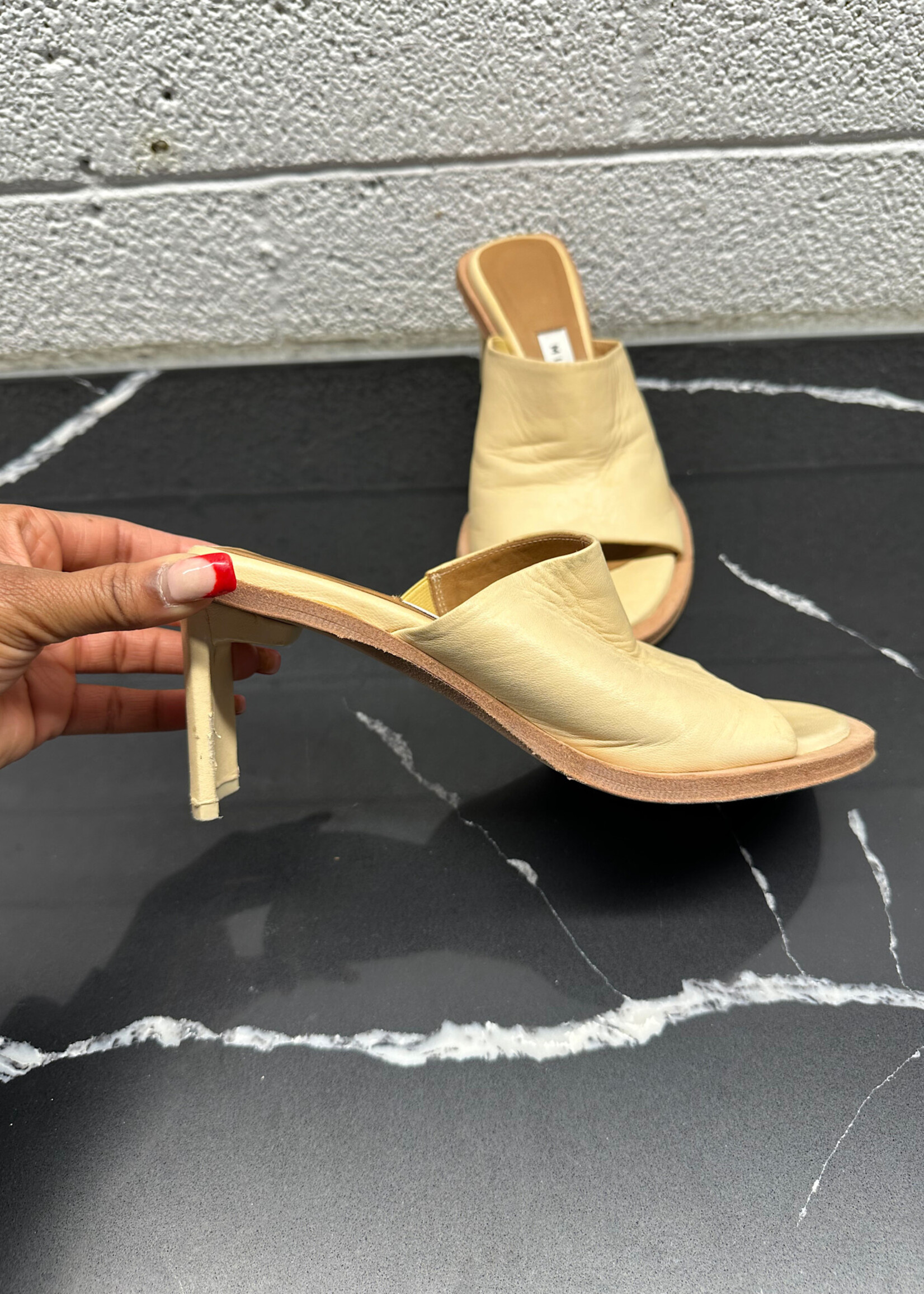 MIISTA BEIGE CIRCULAR HEEL 6
